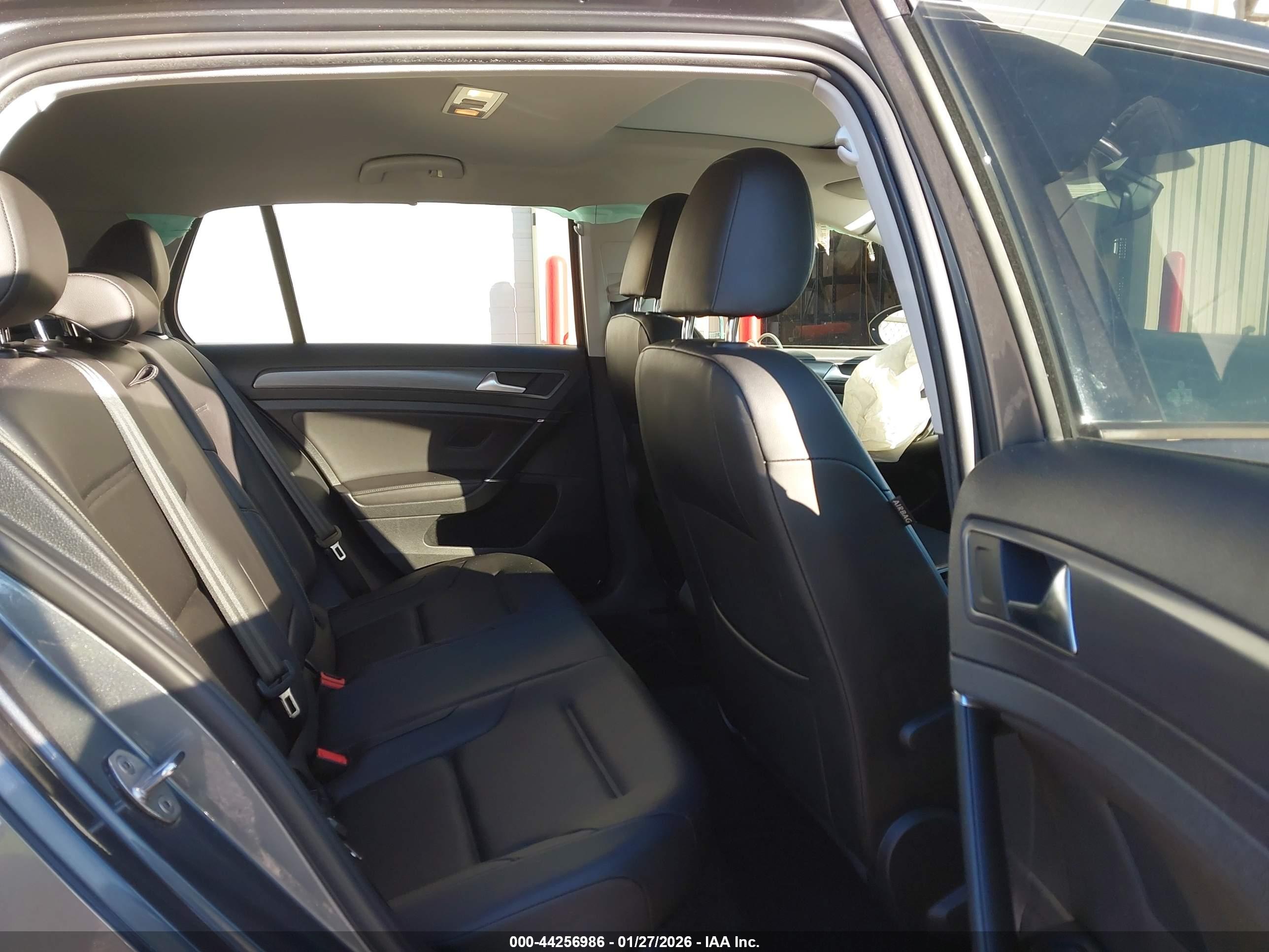 VOLKSWAGEN GOLF image 8