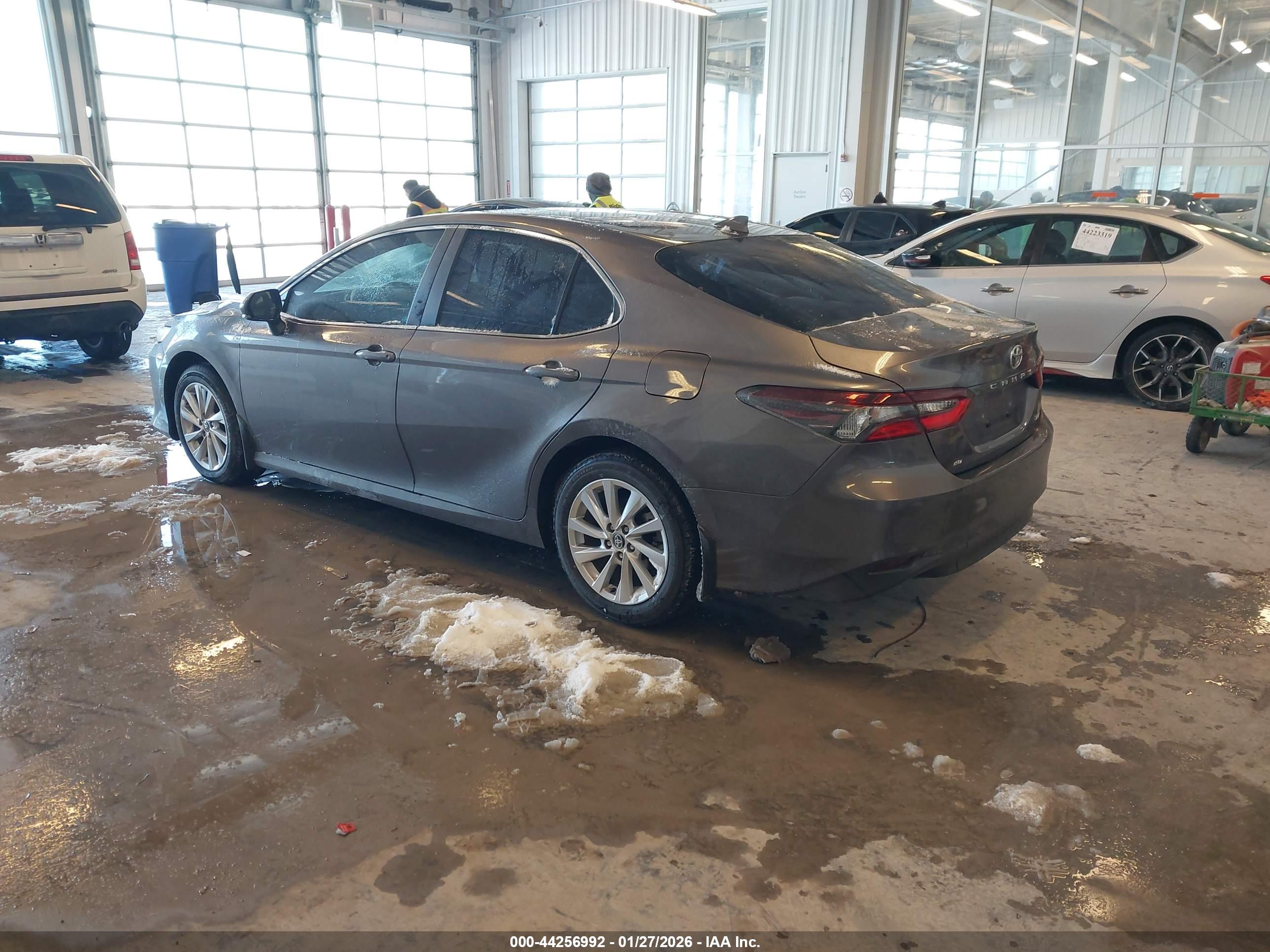 TOYOTA CAMRY image 3