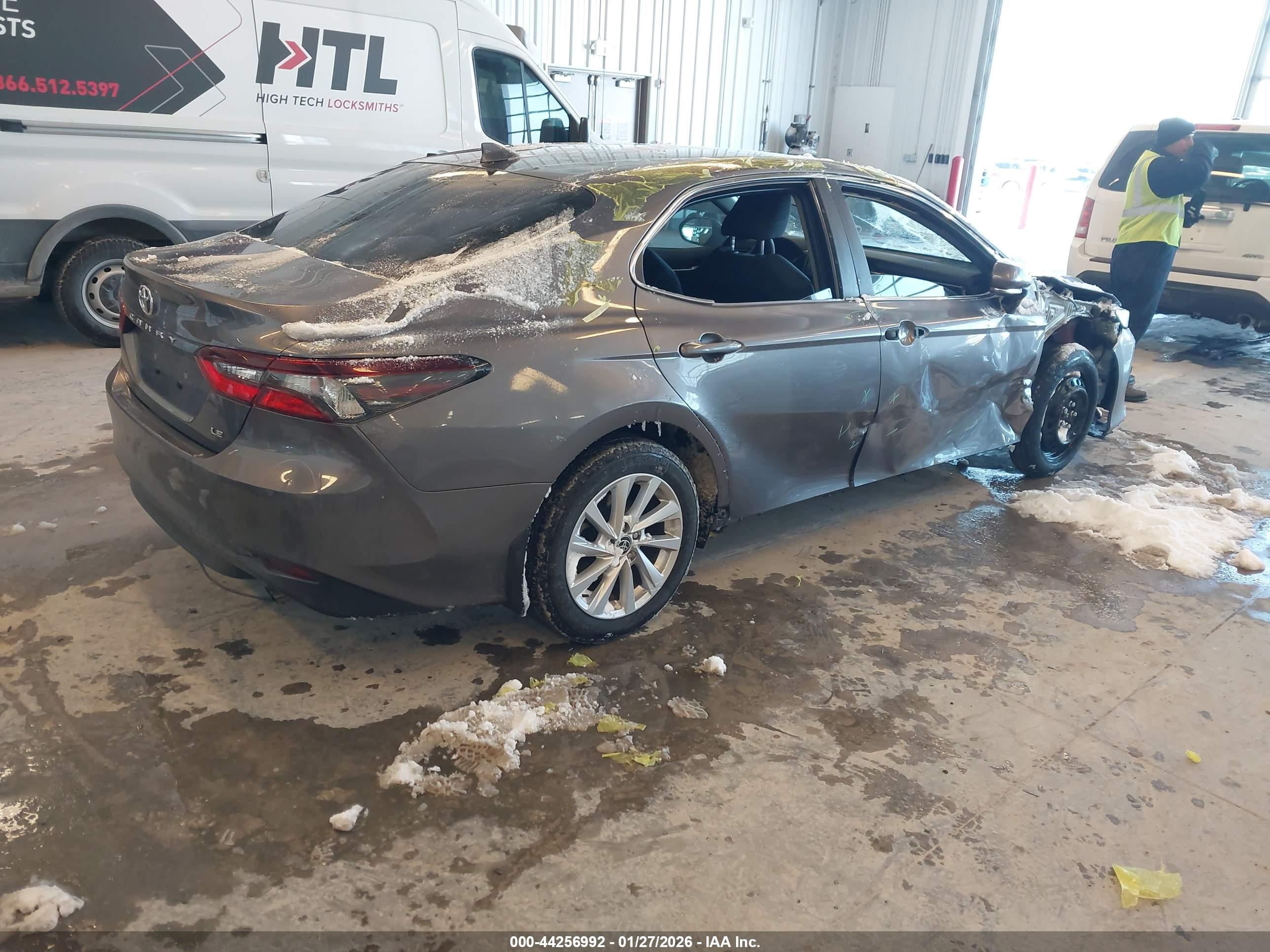 TOYOTA CAMRY image 4