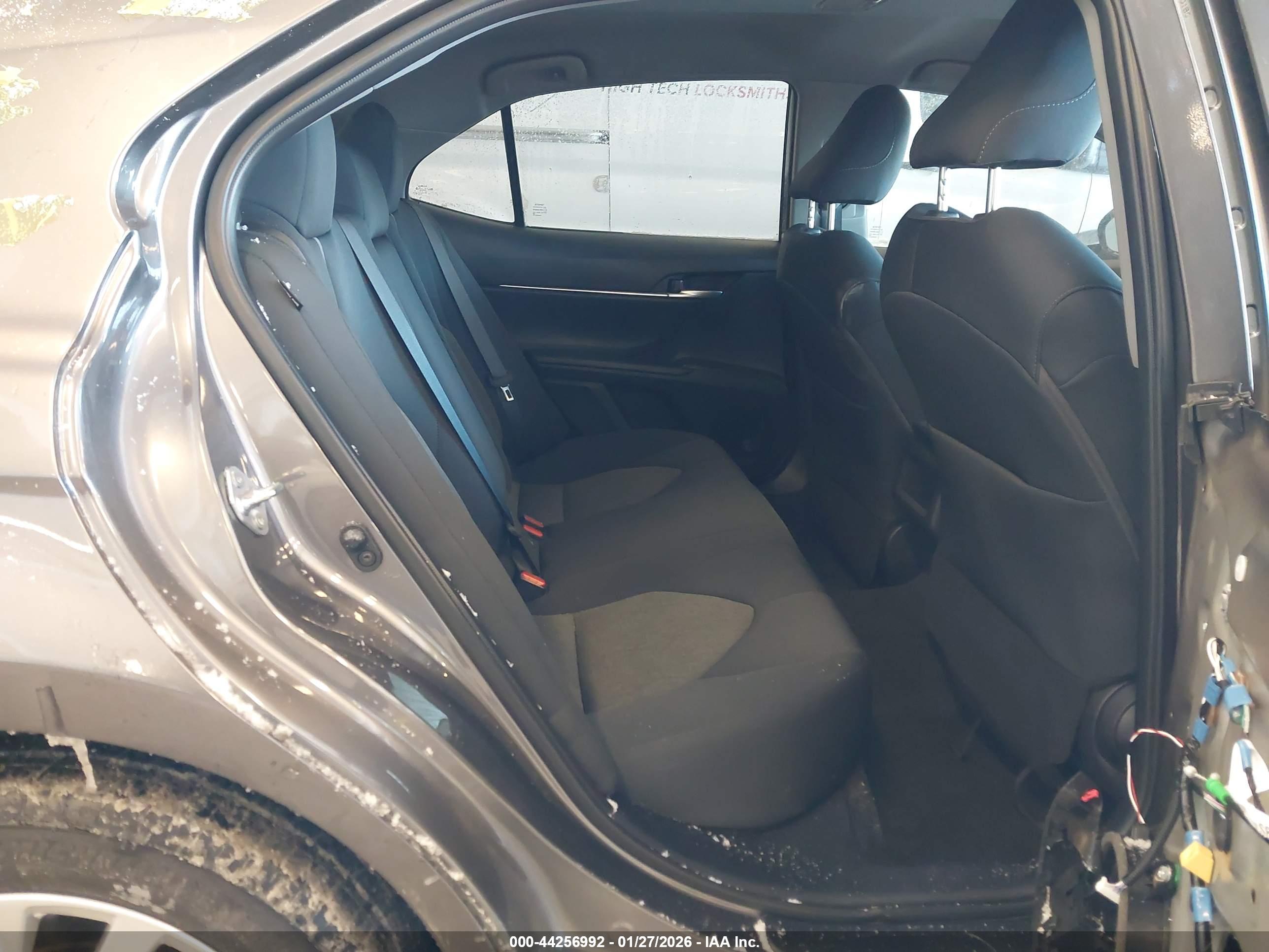TOYOTA CAMRY image 8