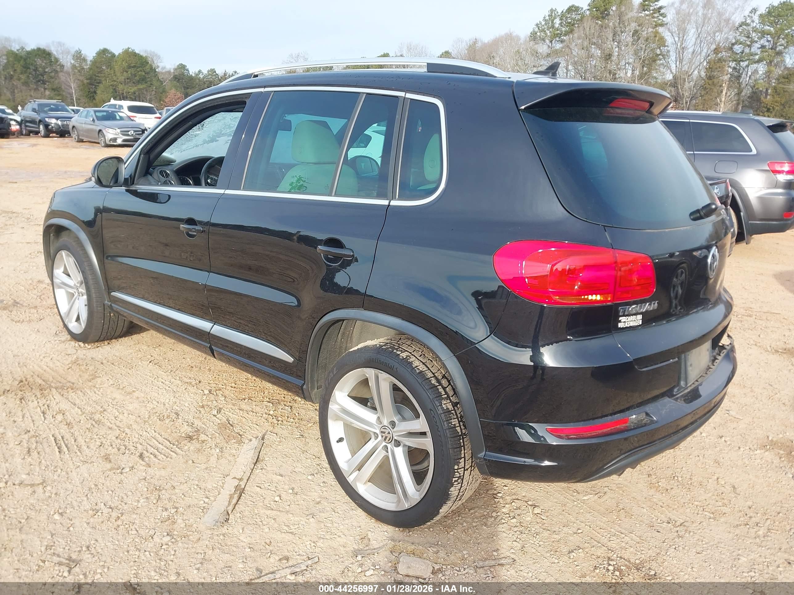 VOLKSWAGEN TIGUAN image 3