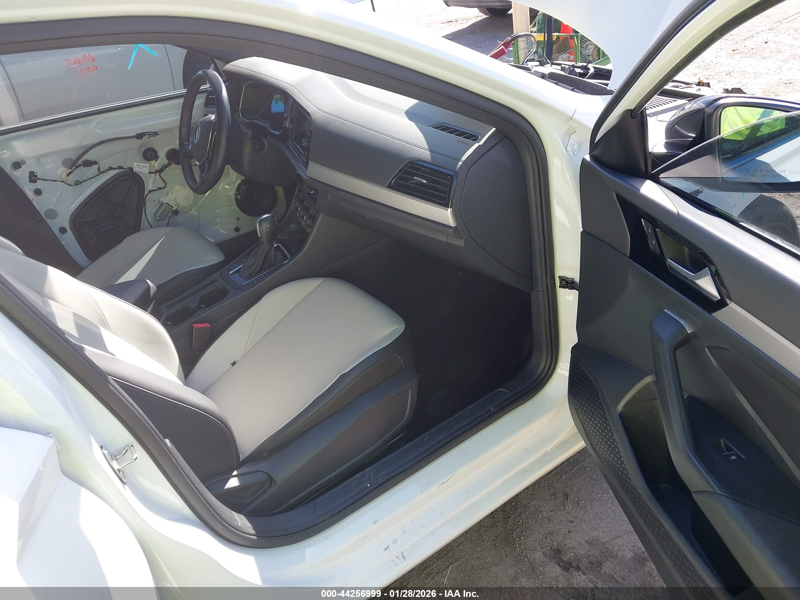VOLKSWAGEN JETTA image 5