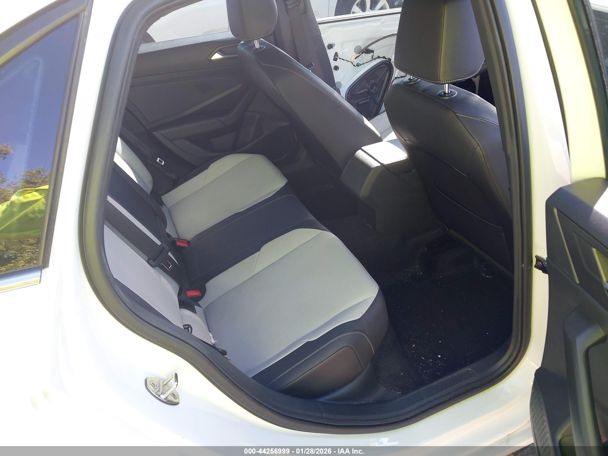 VOLKSWAGEN JETTA image 8