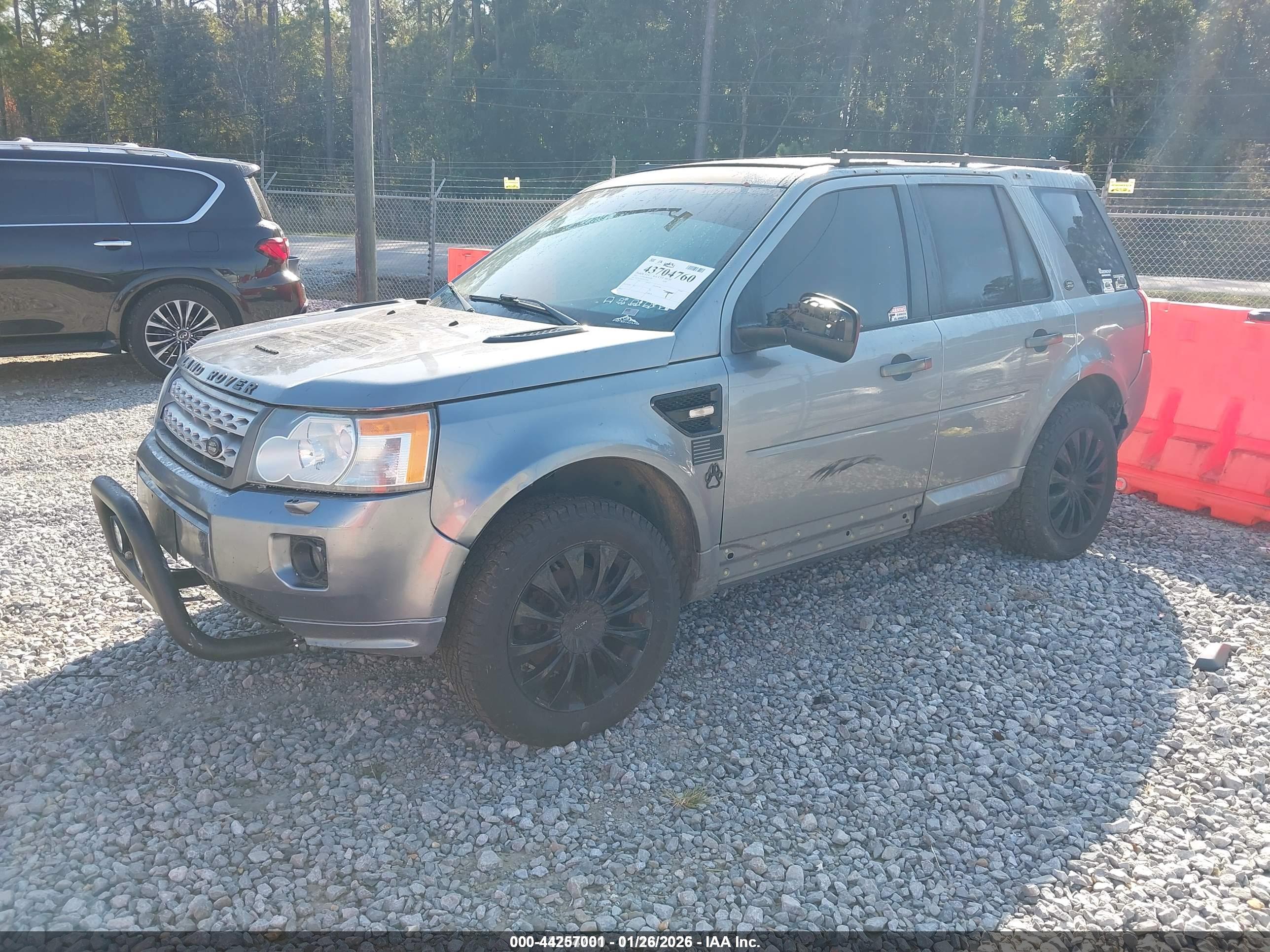 LAND ROVER image 2