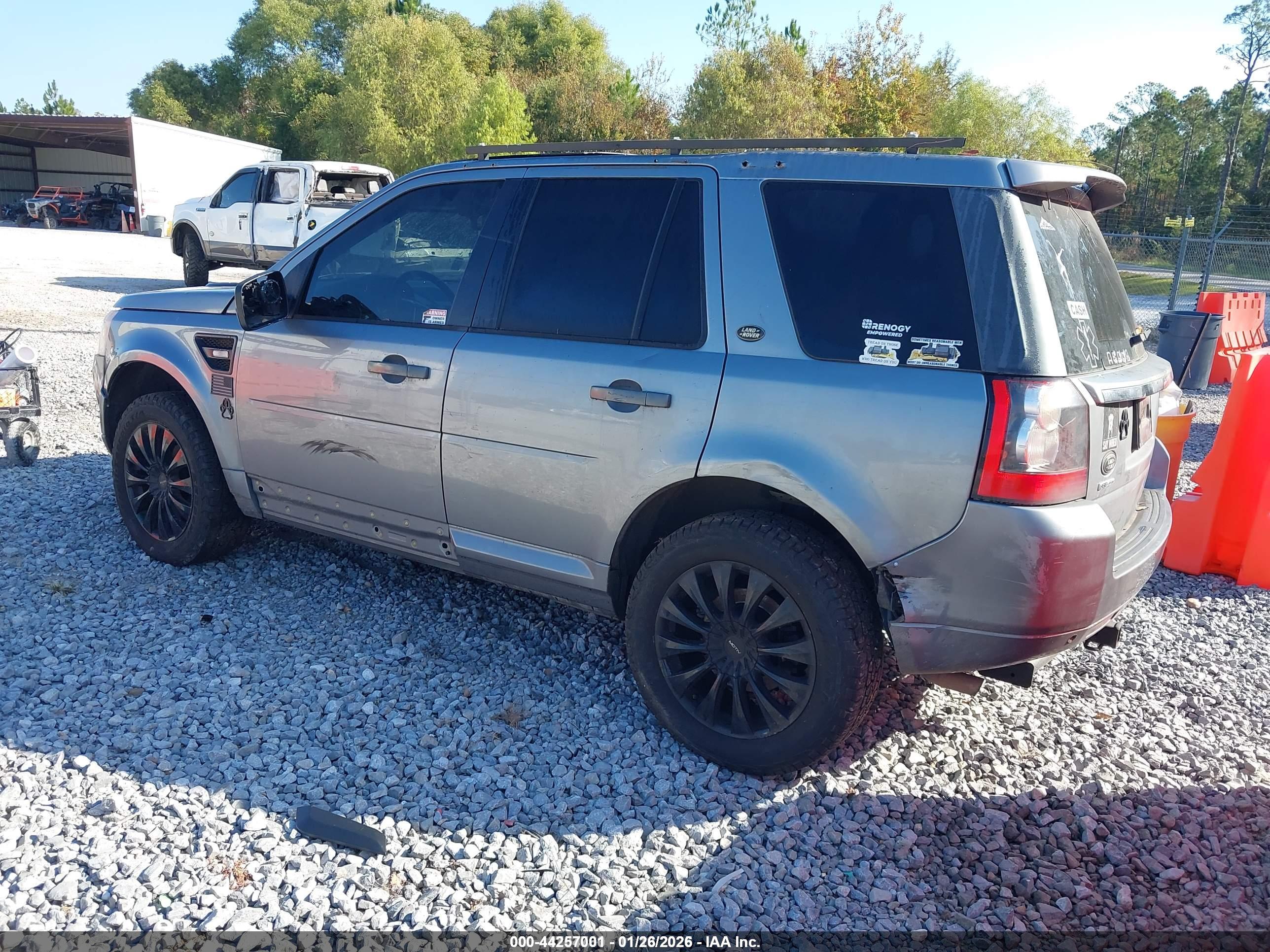 LAND ROVER image 3
