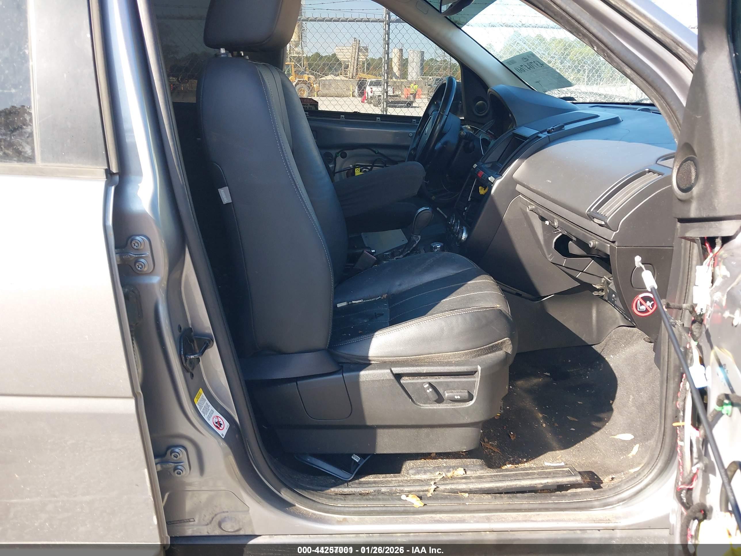 LAND ROVER image 5