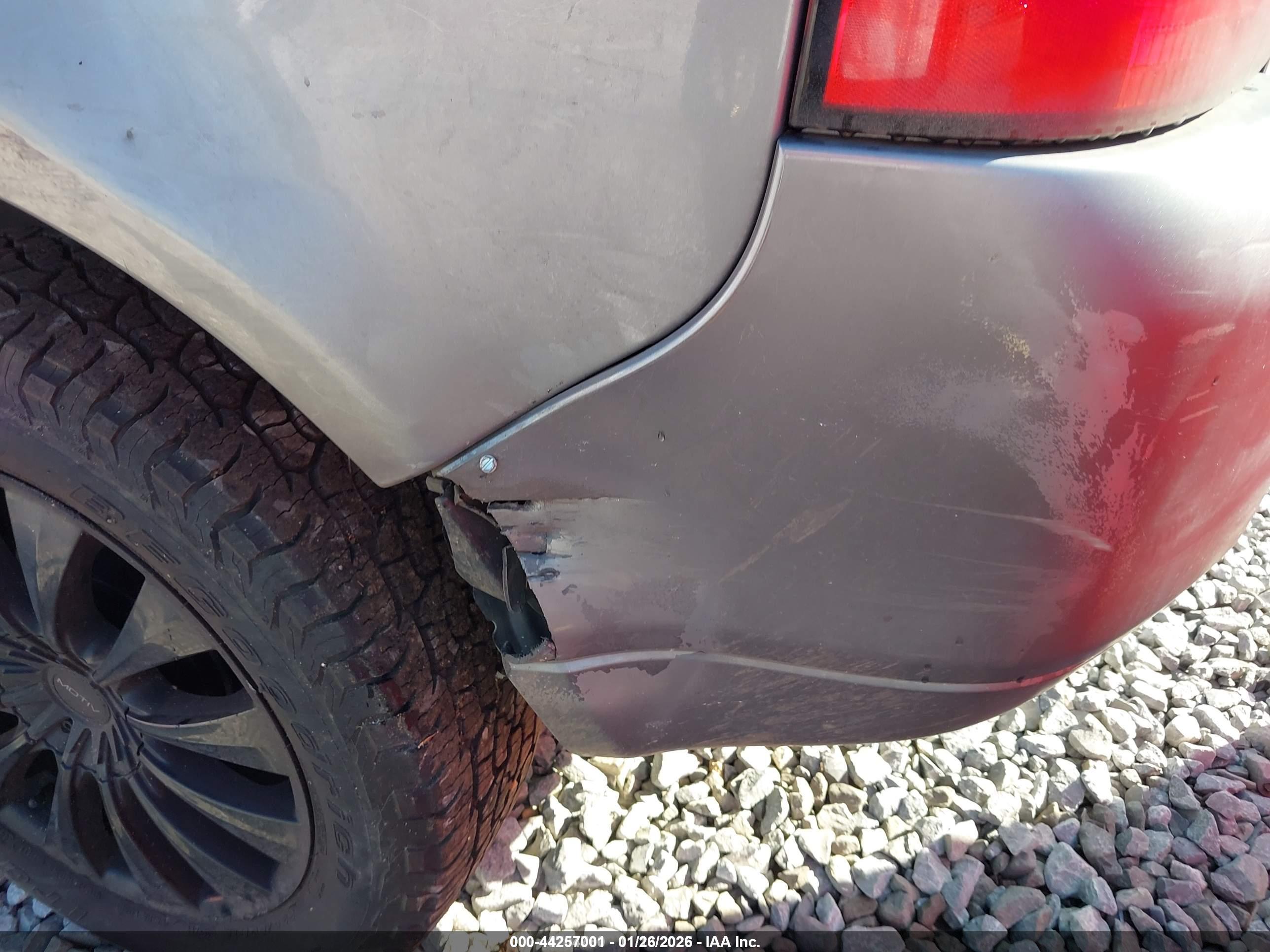 LAND ROVER image 6