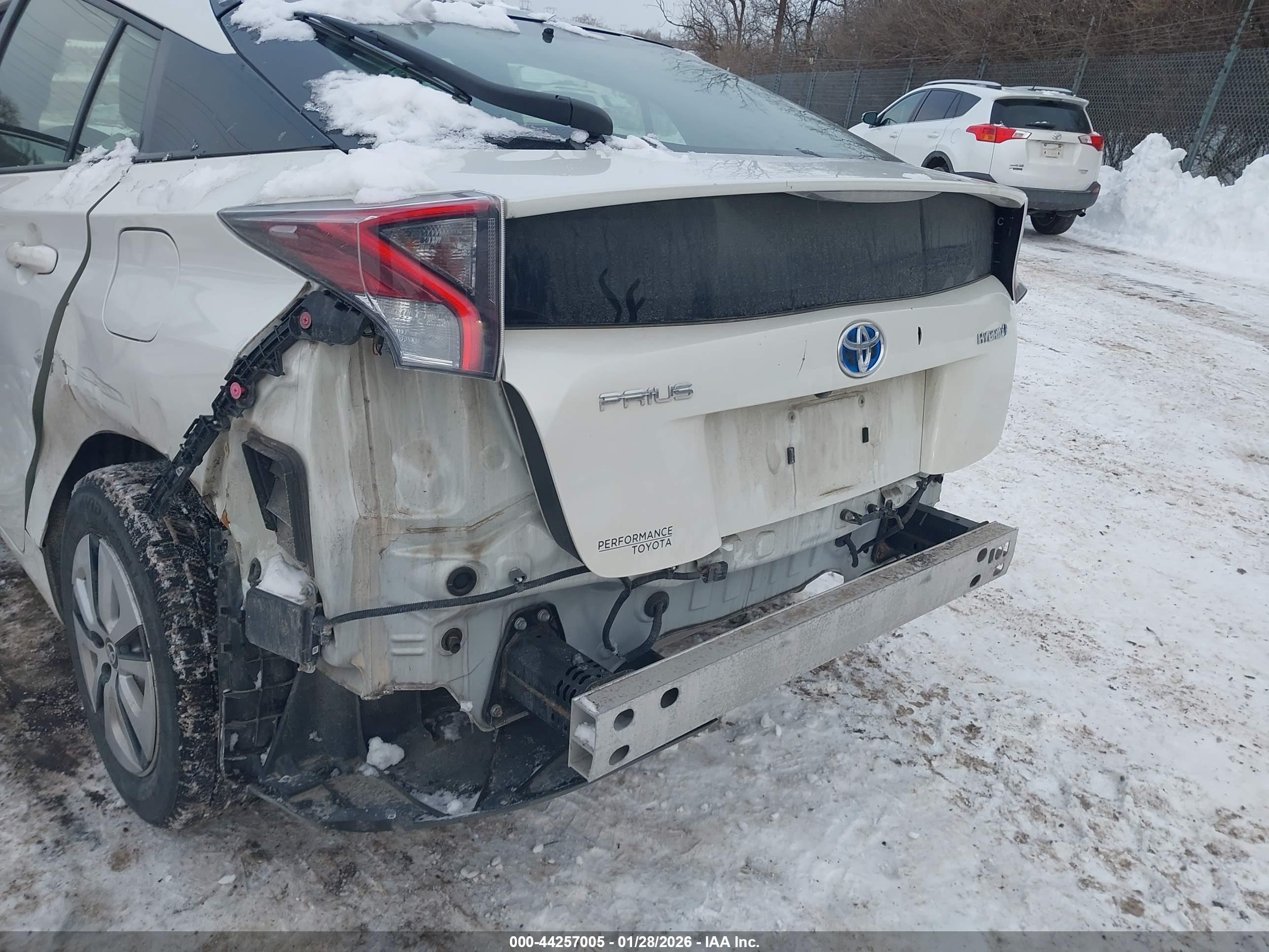TOYOTA PRIUS image 6