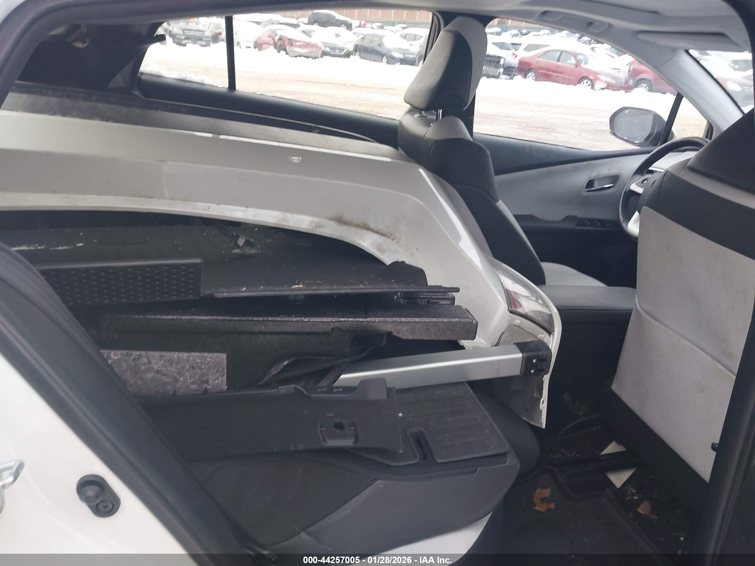 TOYOTA PRIUS image 8