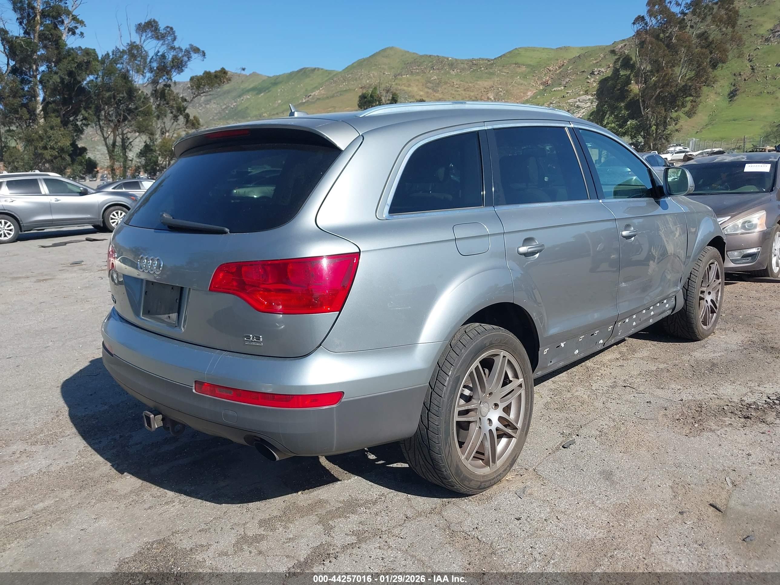 AUDI Q7 image 4