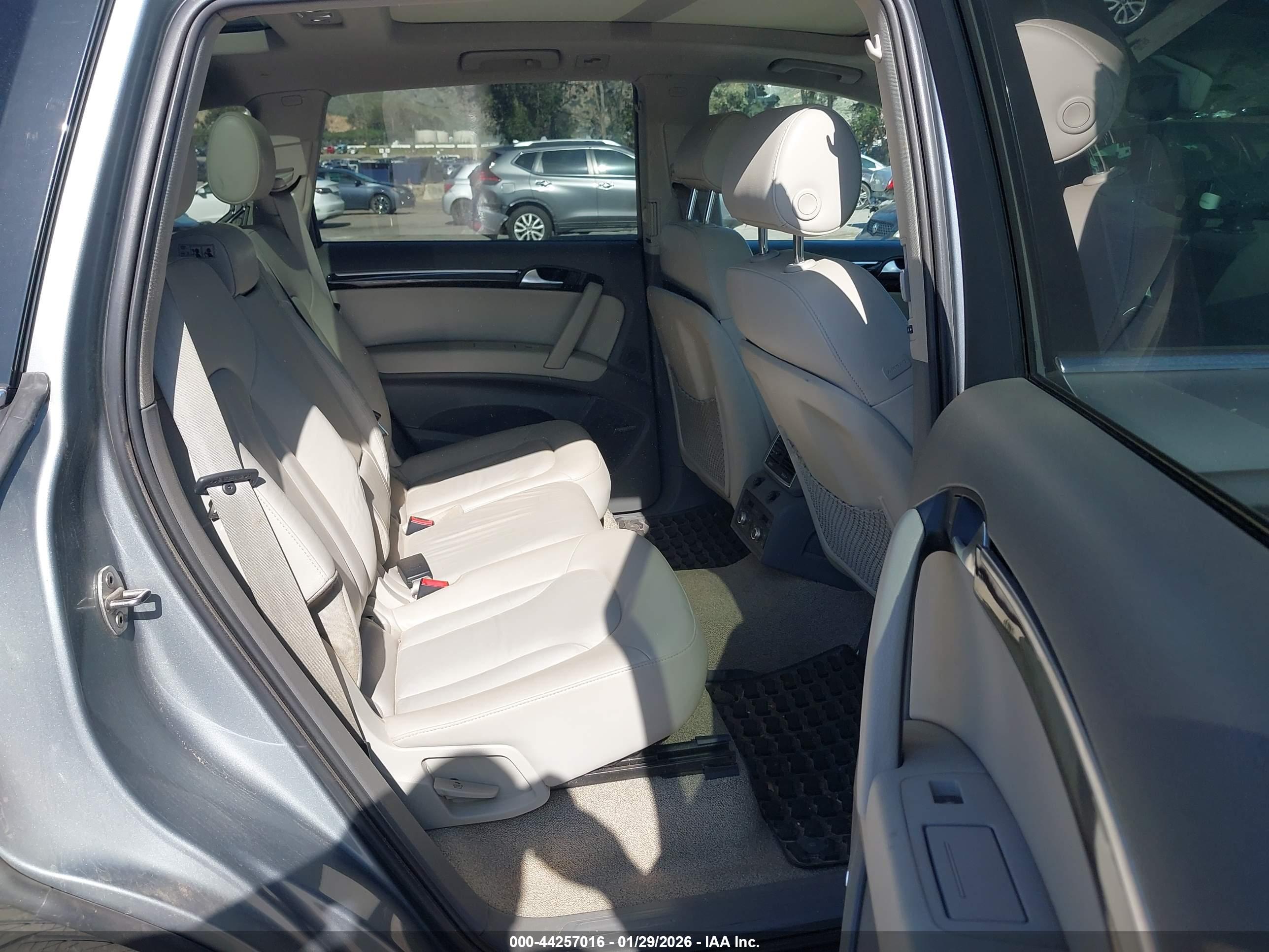 AUDI Q7 image 8