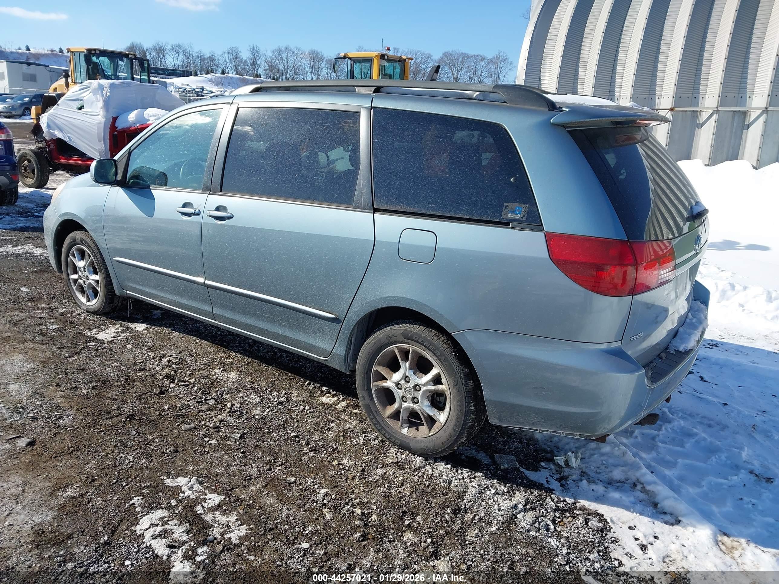 TOYOTA SIENNA image 3