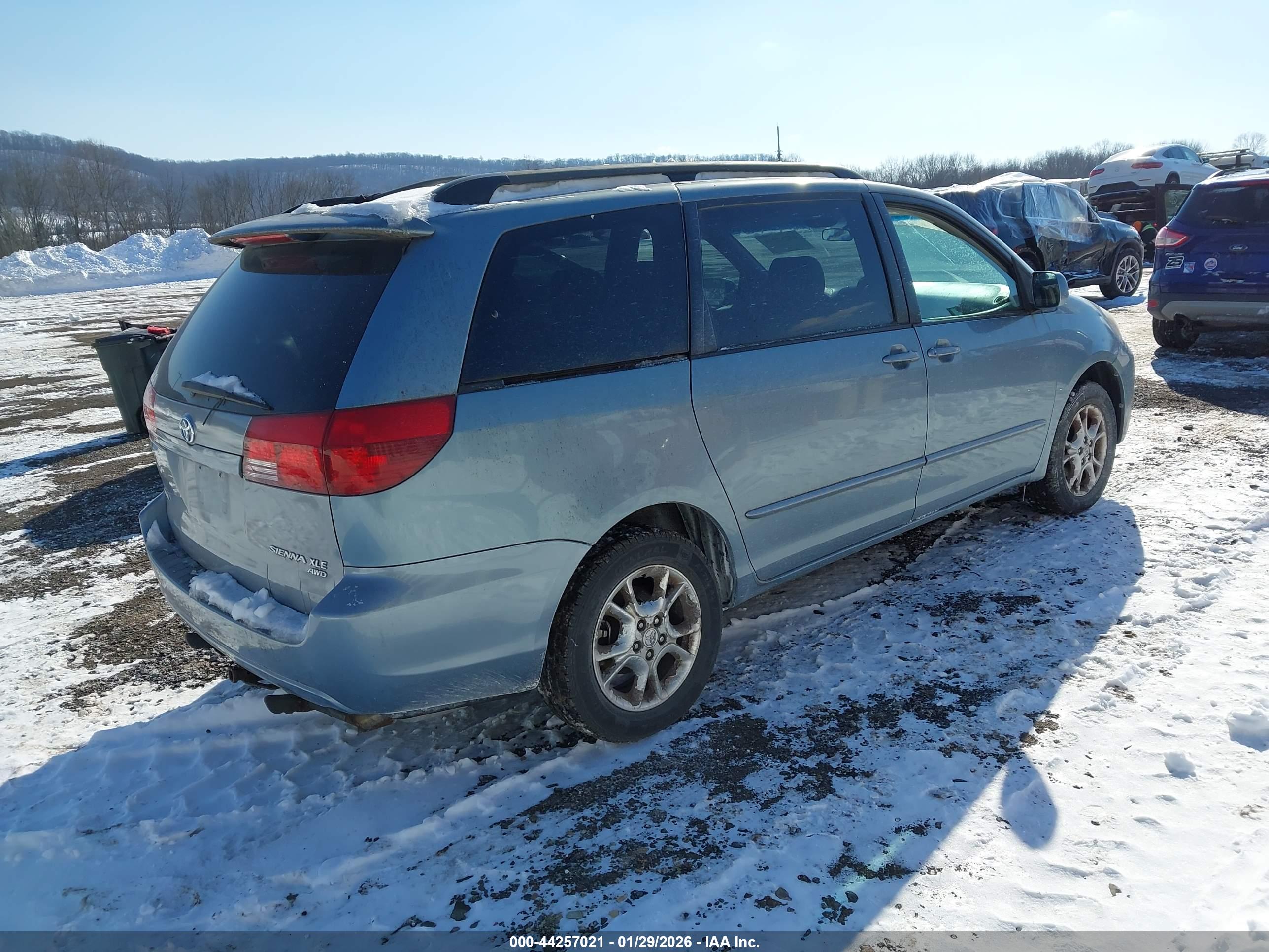 TOYOTA SIENNA image 4