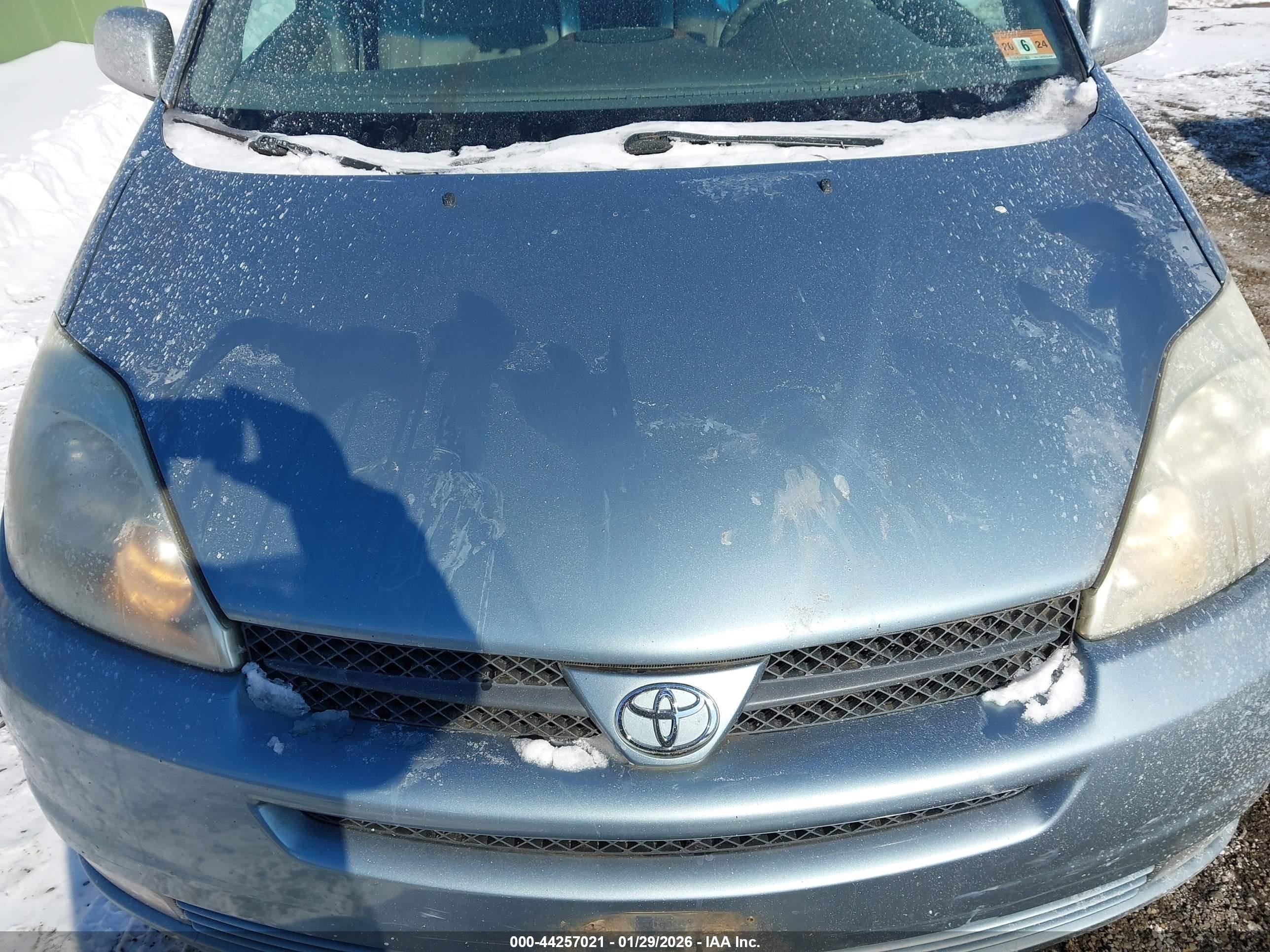 TOYOTA SIENNA image 6