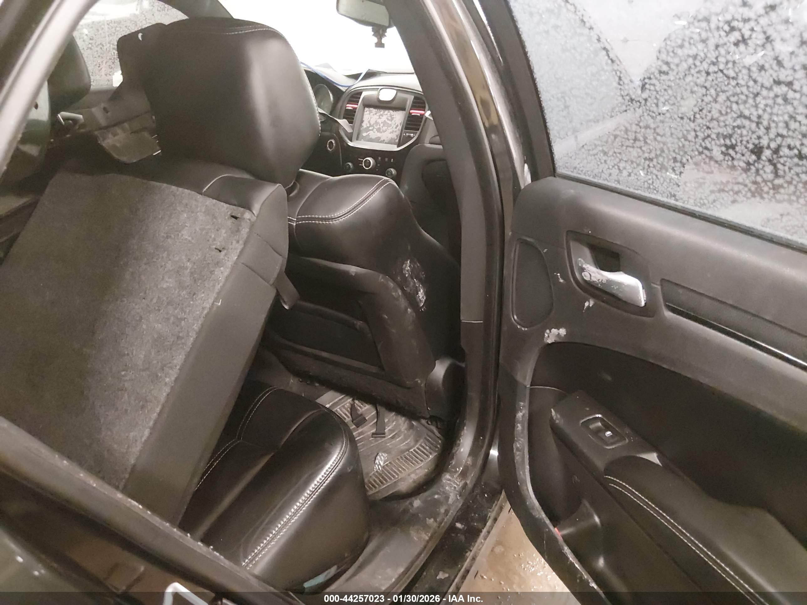 CHRYSLER 300 image 8