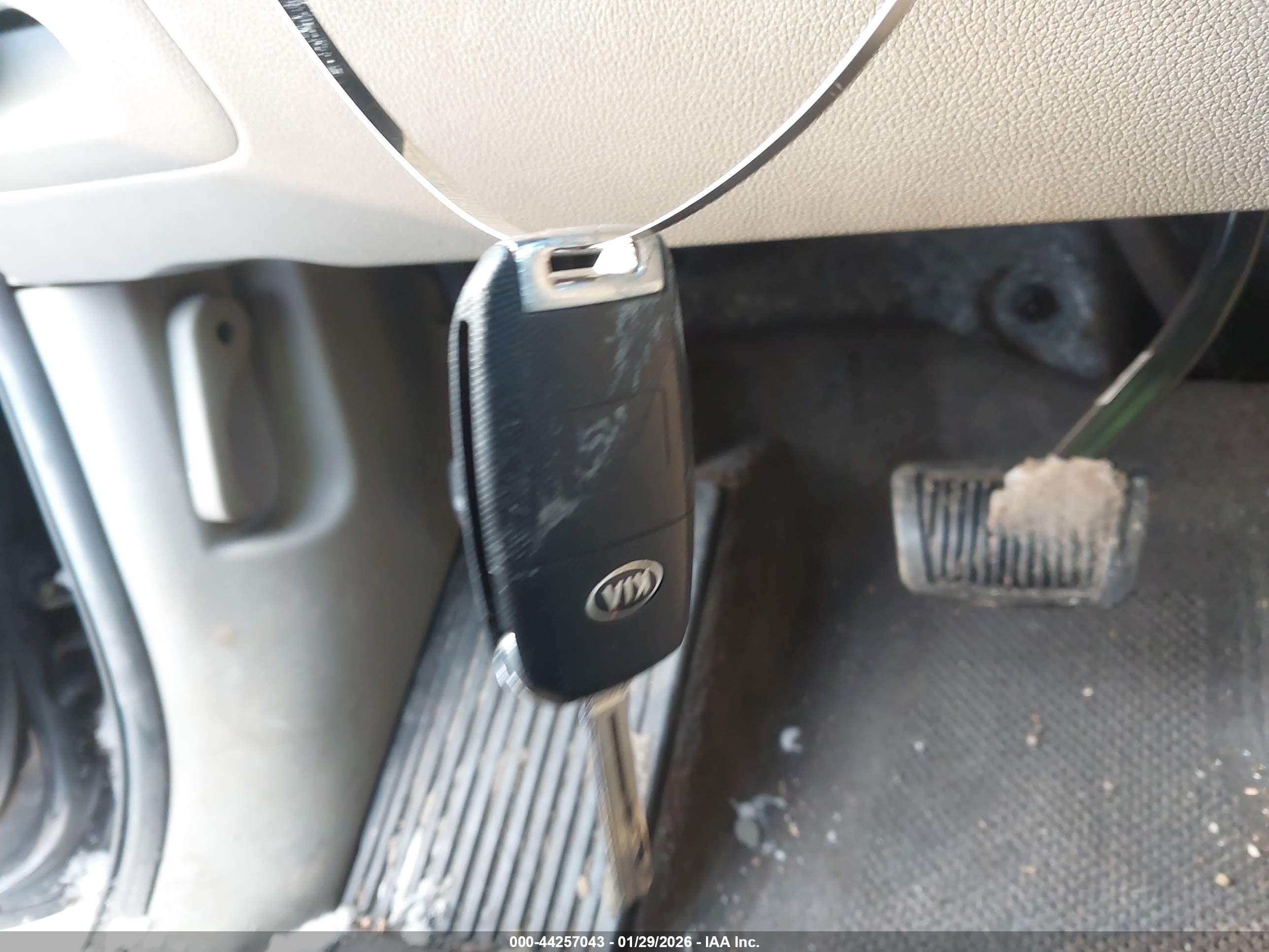 KIA SEDONA image 11