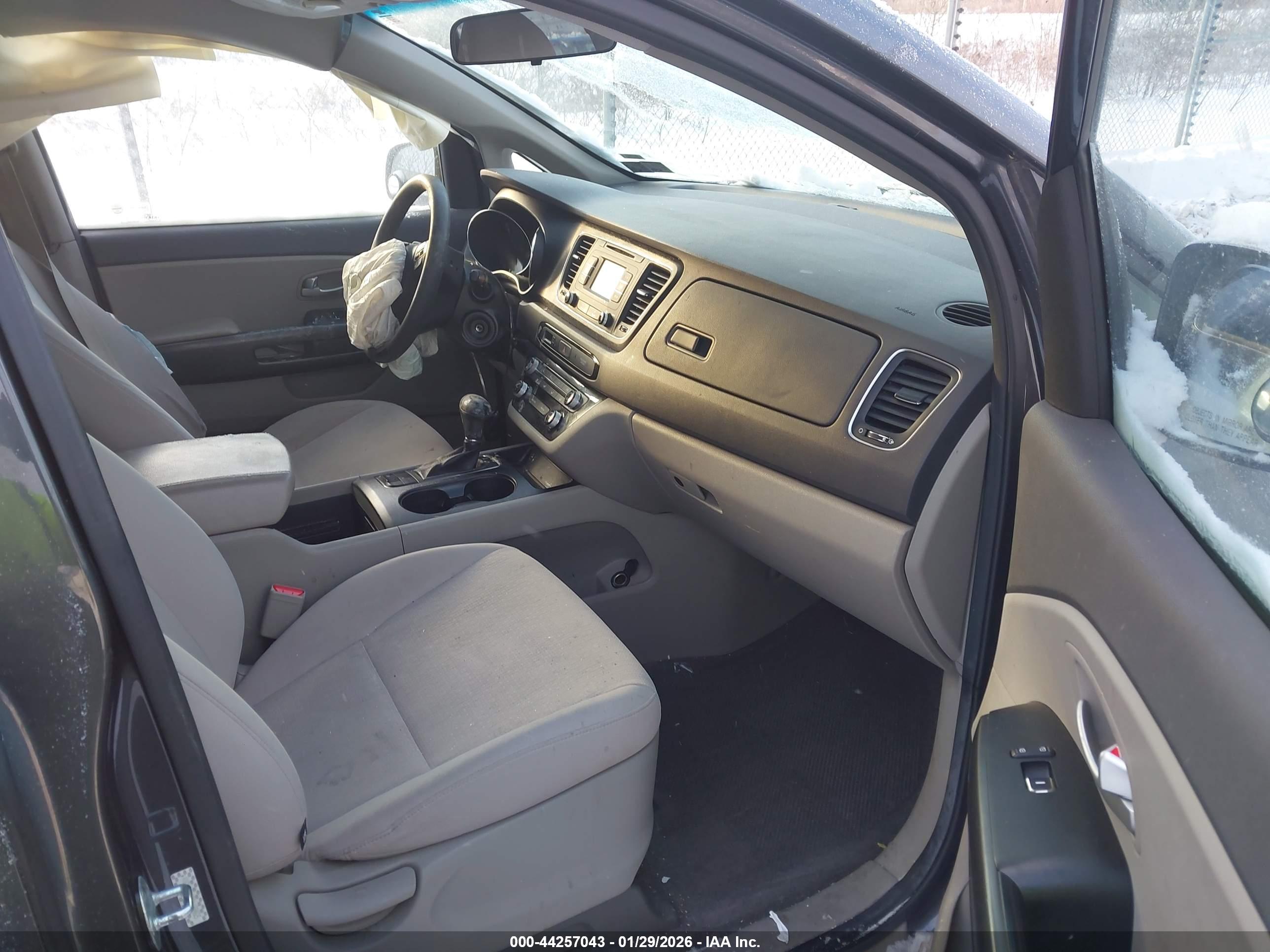 KIA SEDONA image 5