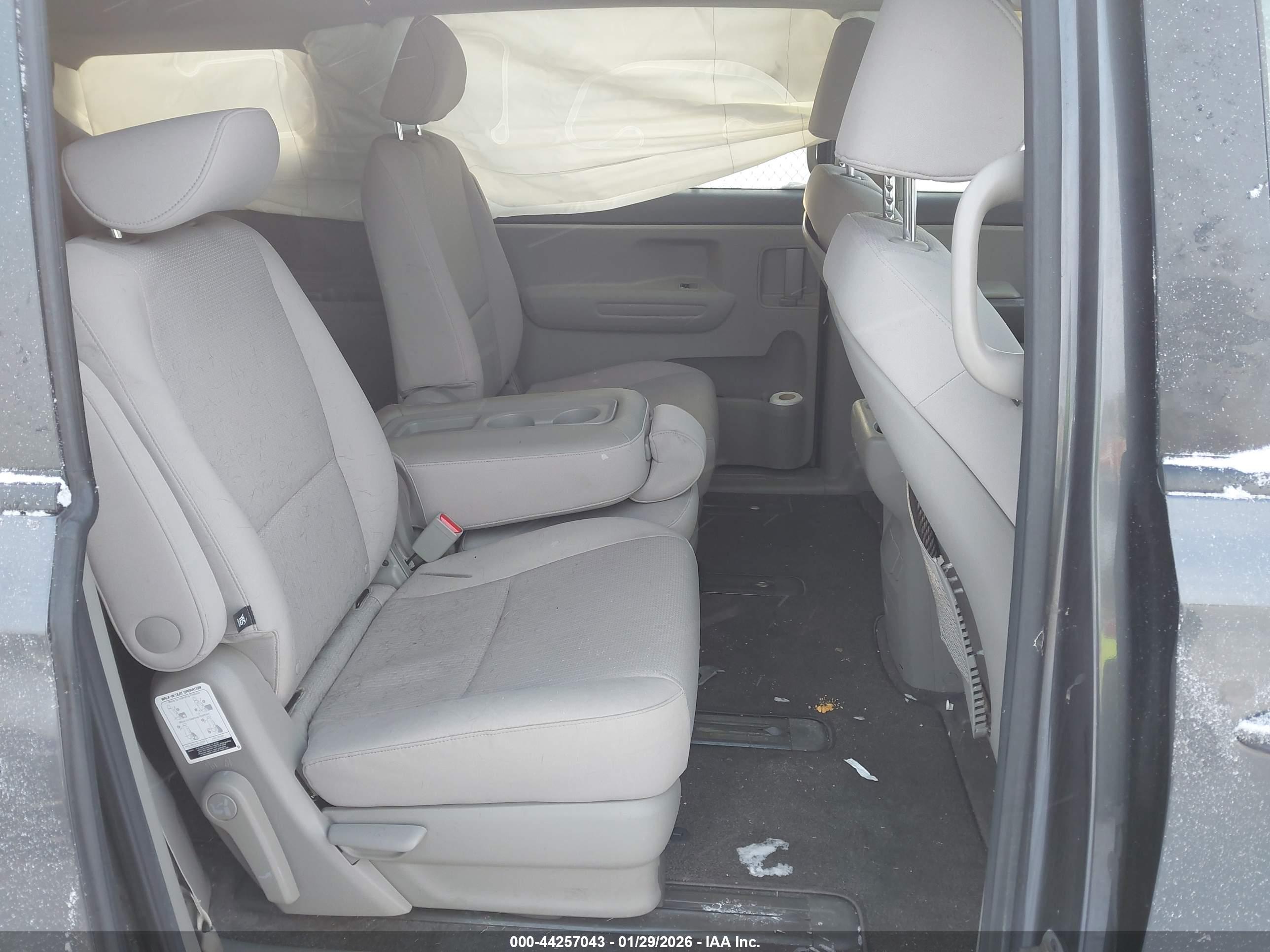 KIA SEDONA image 8