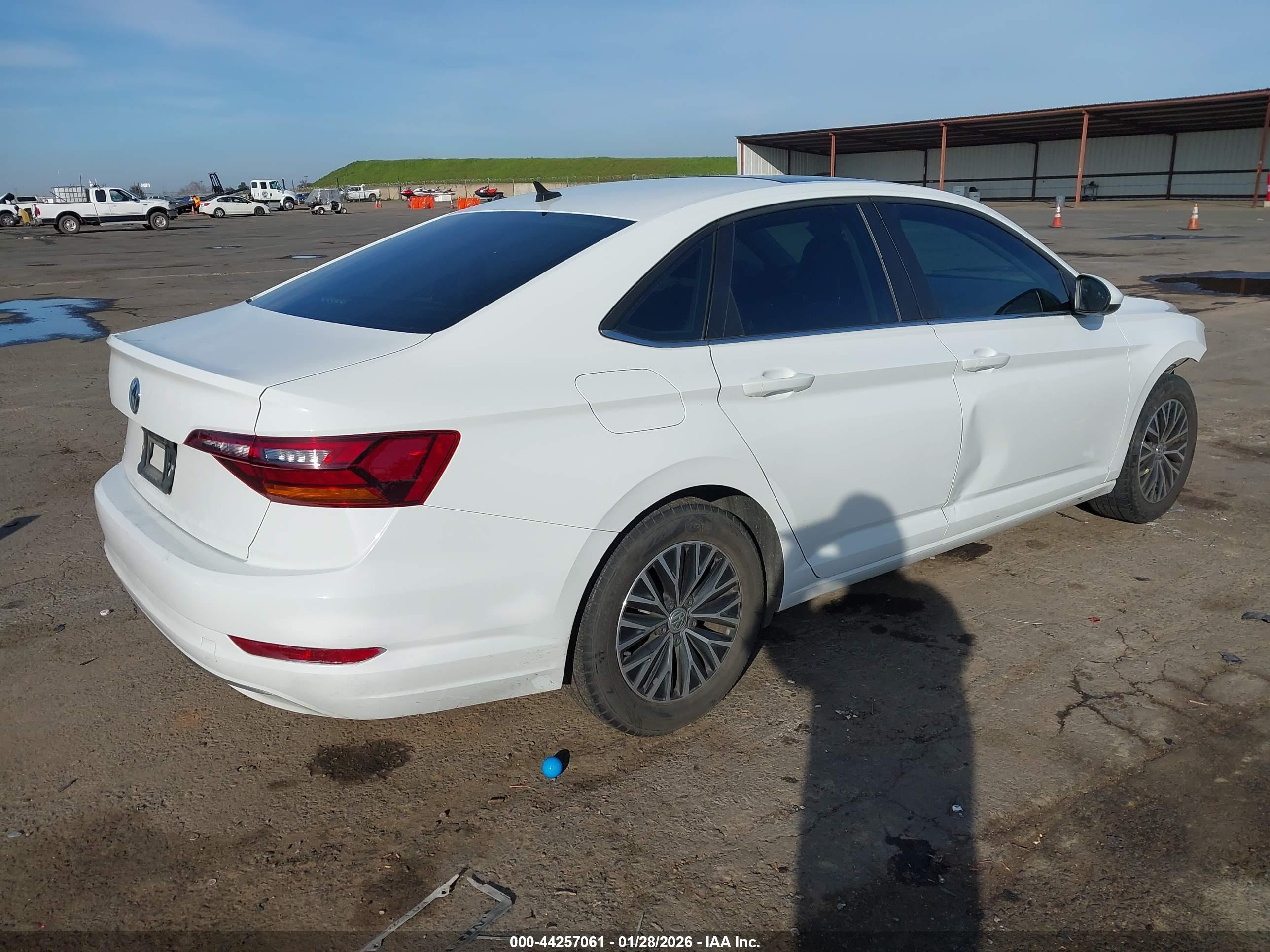 VOLKSWAGEN JETTA image 4