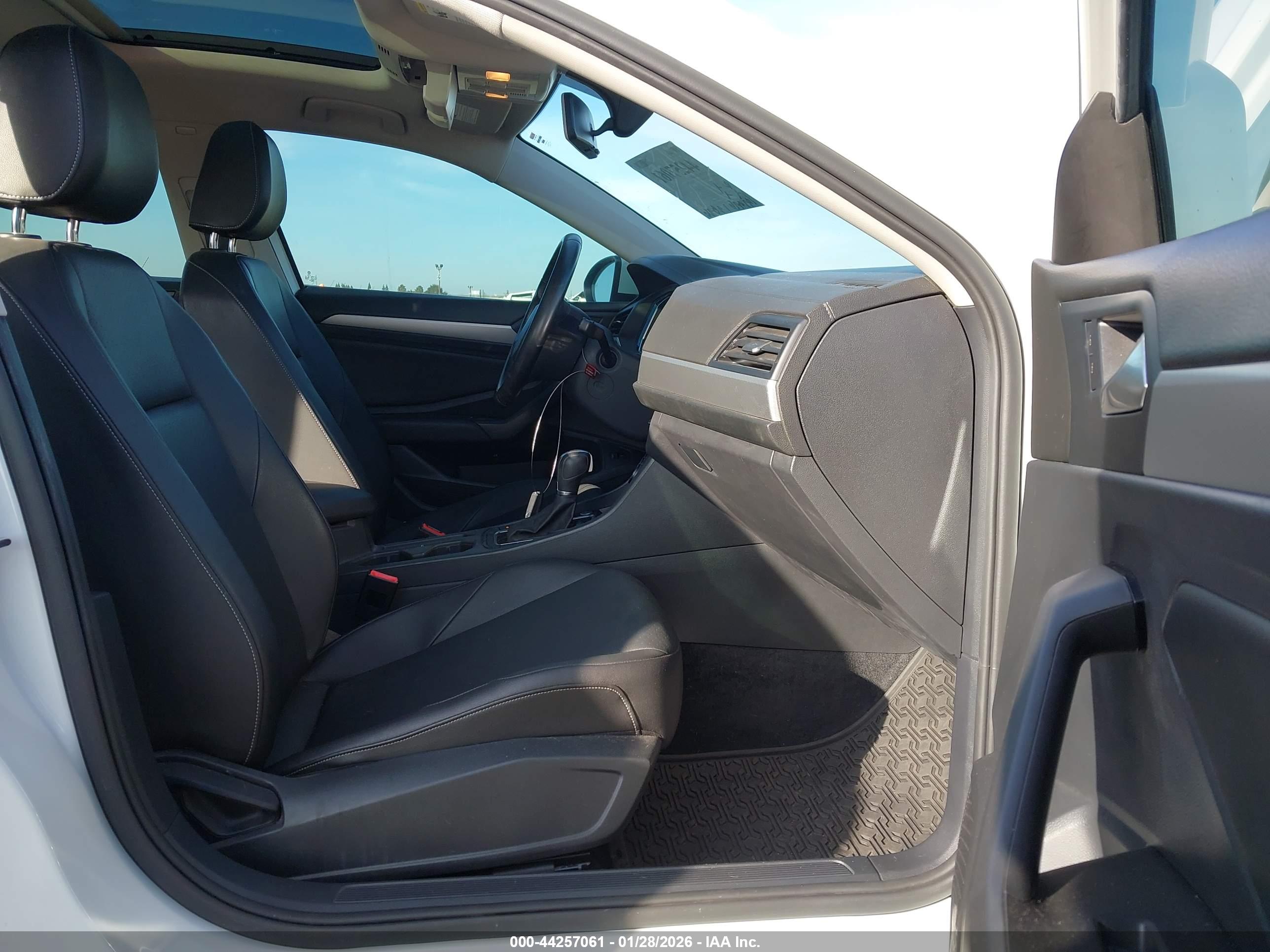 VOLKSWAGEN JETTA image 5