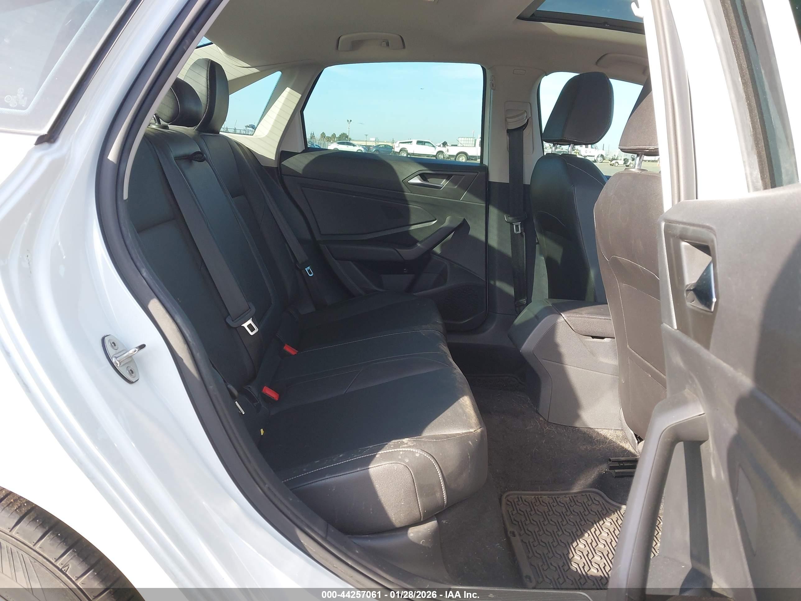 VOLKSWAGEN JETTA image 8