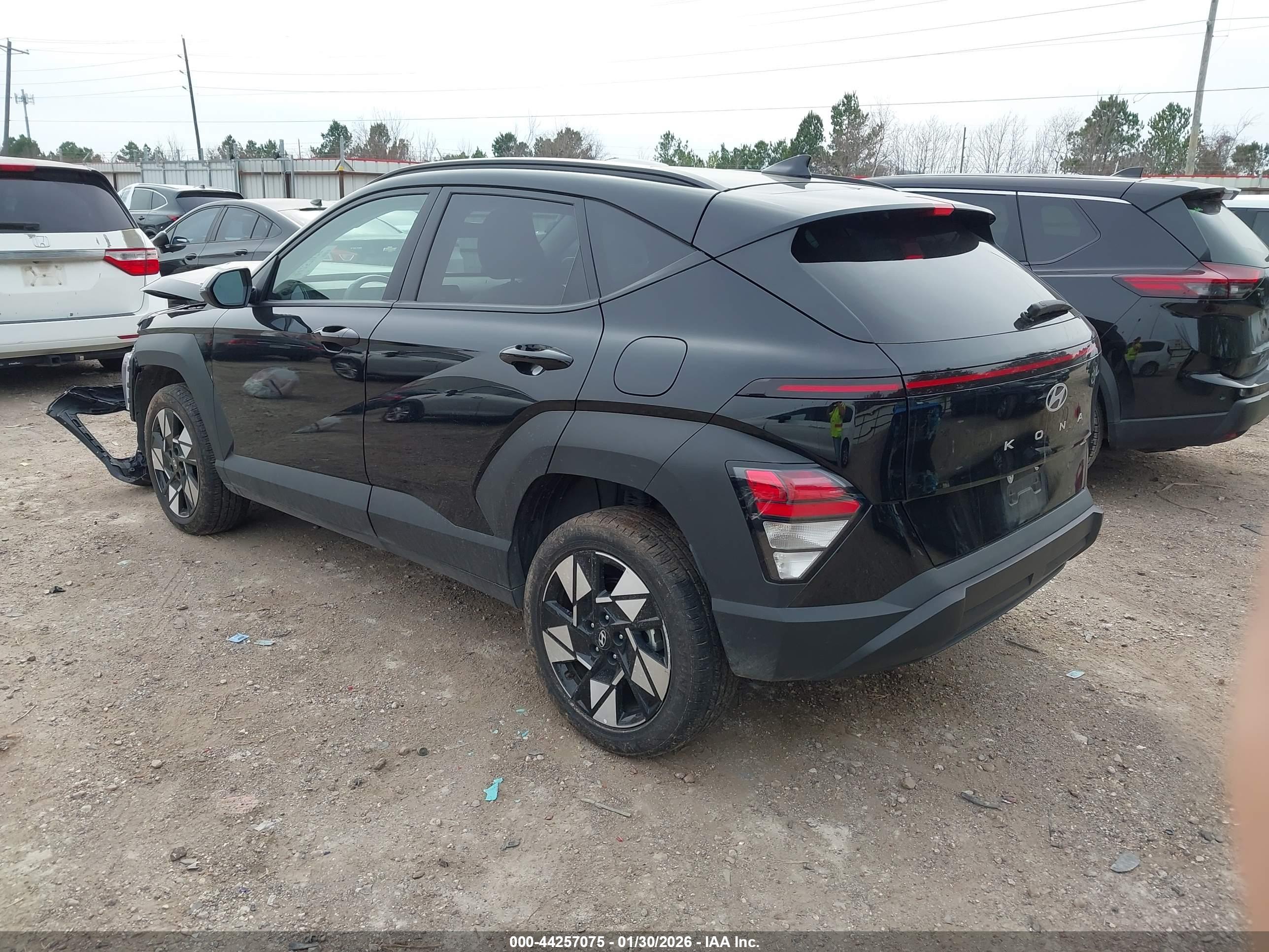 HYUNDAI KONA image 3