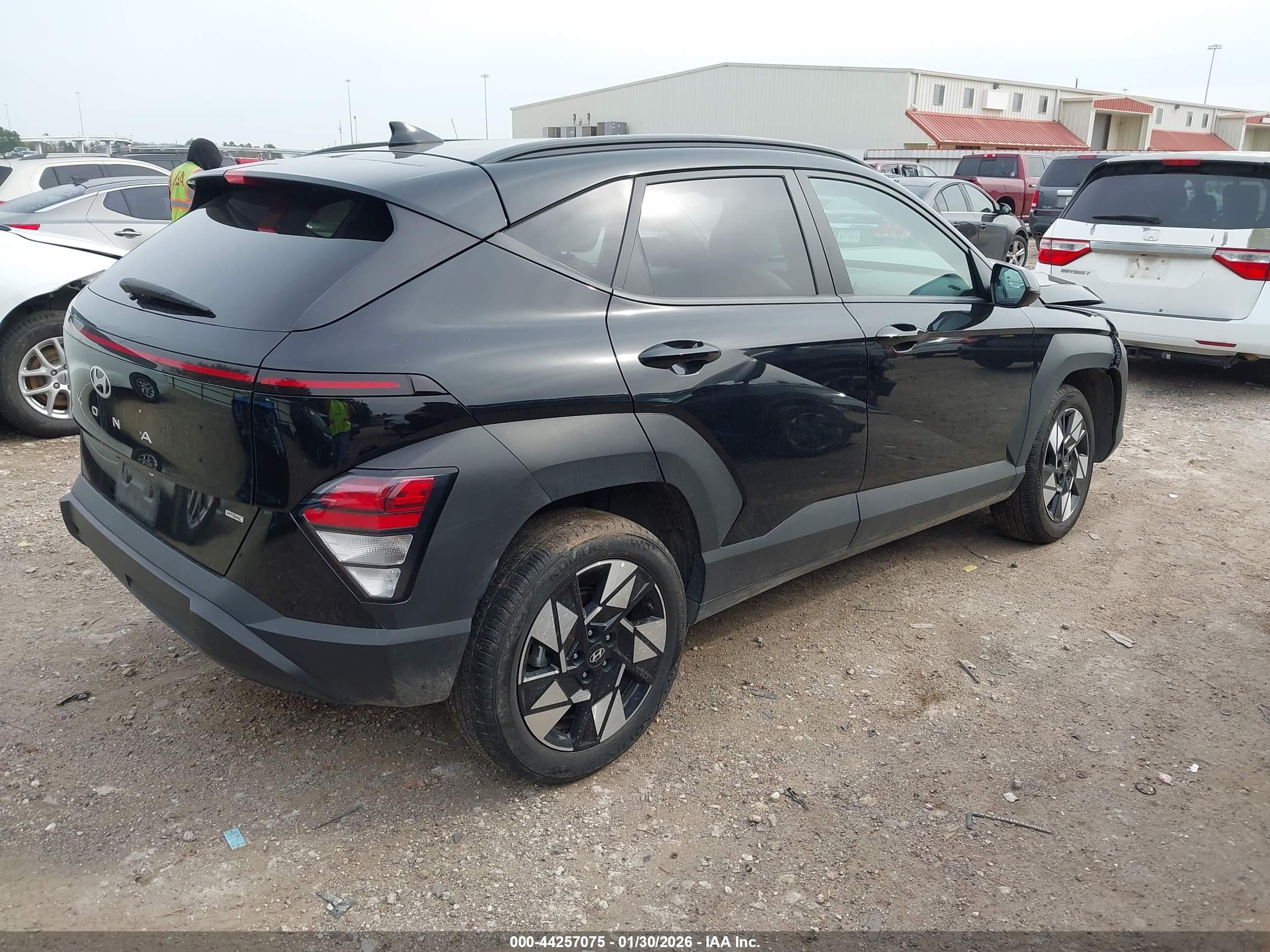 HYUNDAI KONA image 4