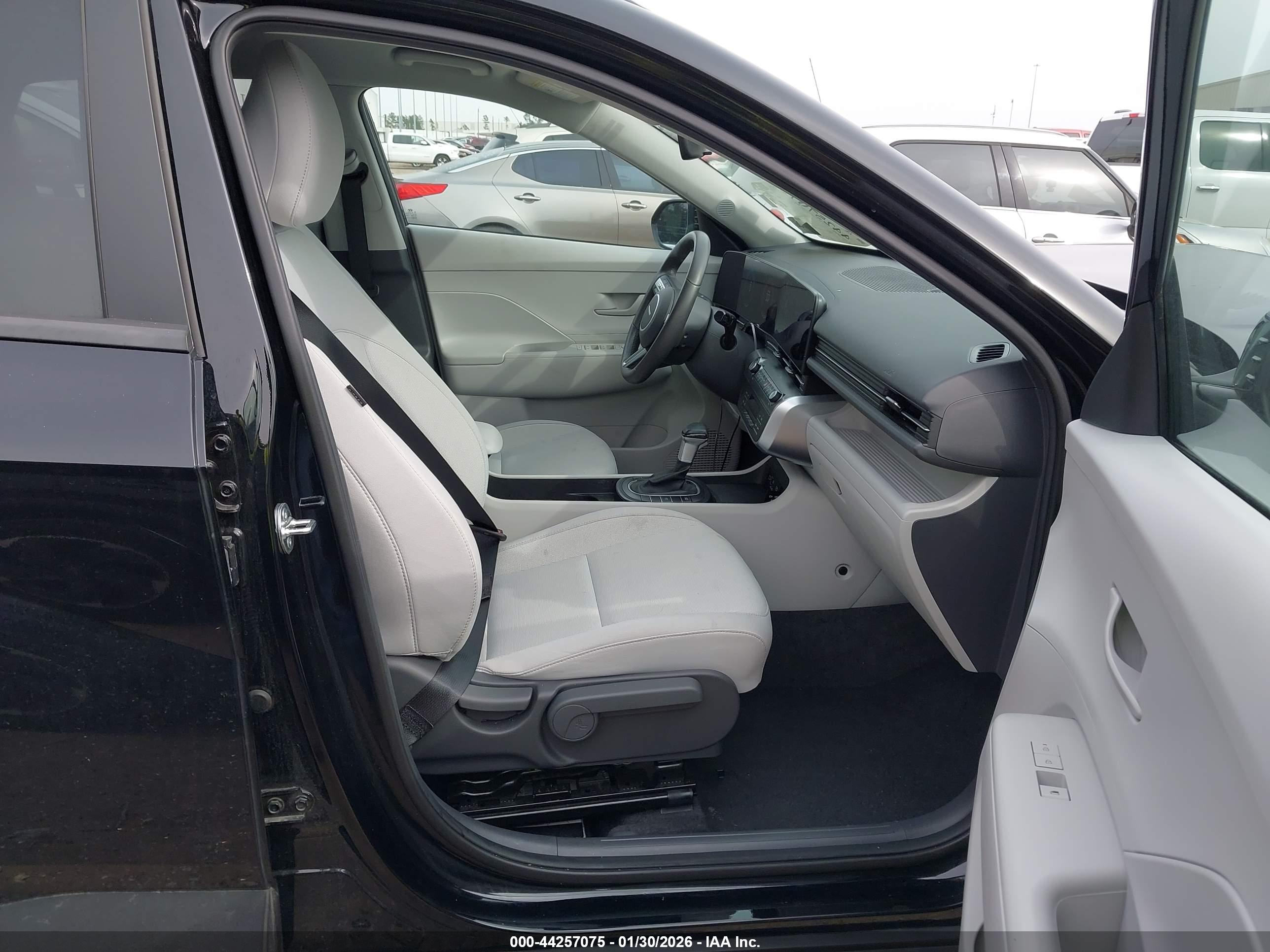 HYUNDAI KONA image 5