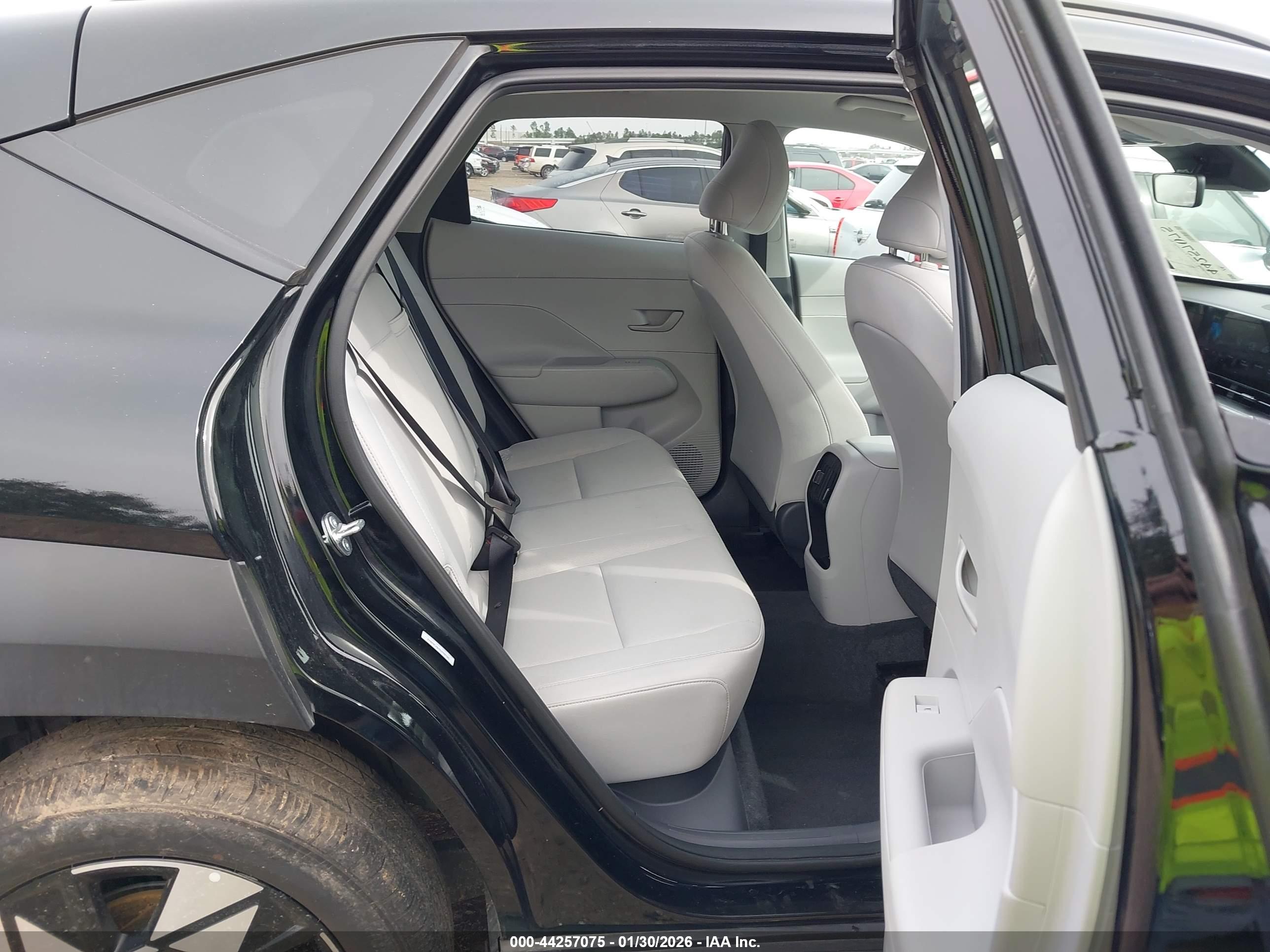 HYUNDAI KONA image 8