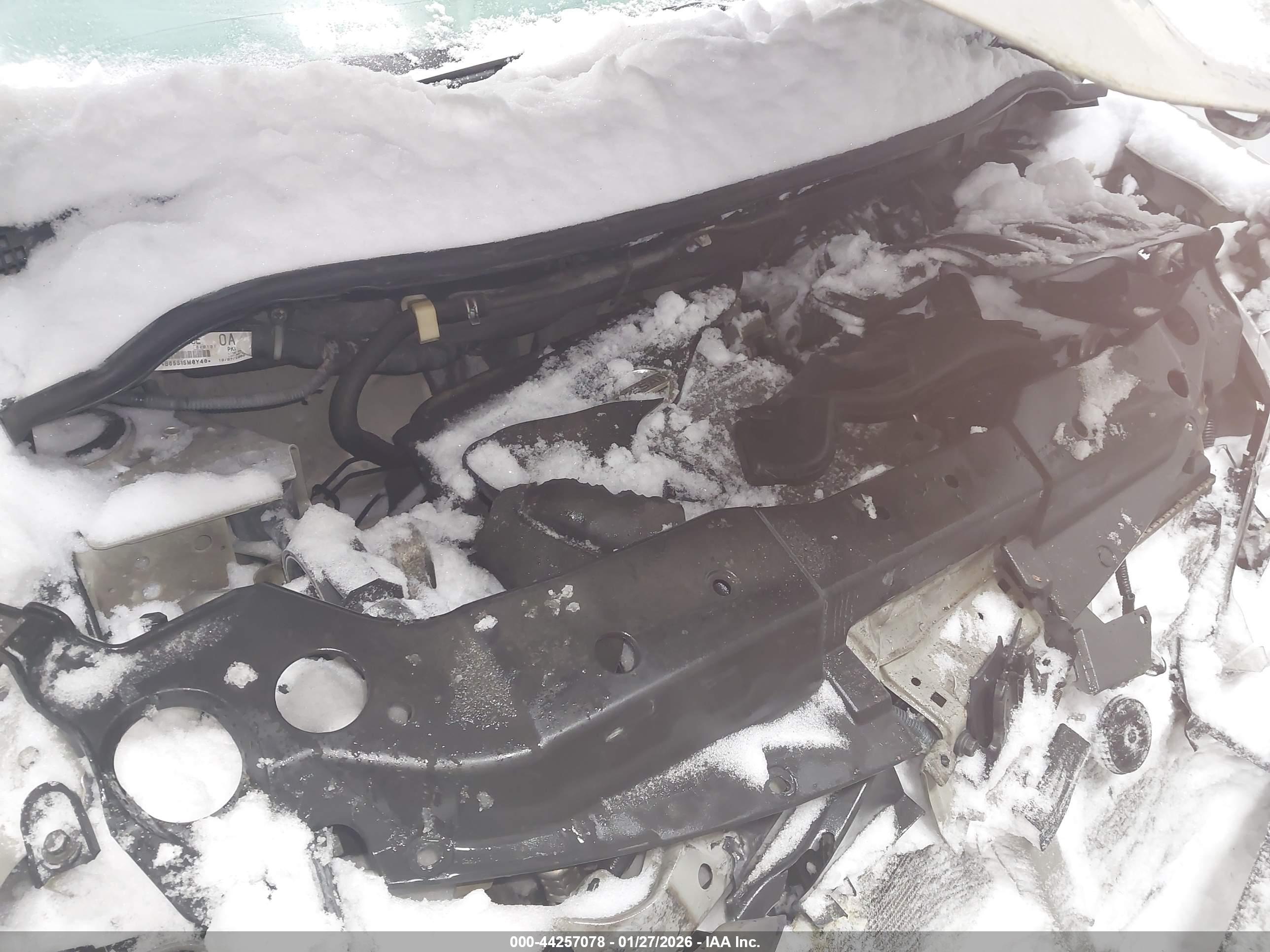 NISSAN VERSA image 10