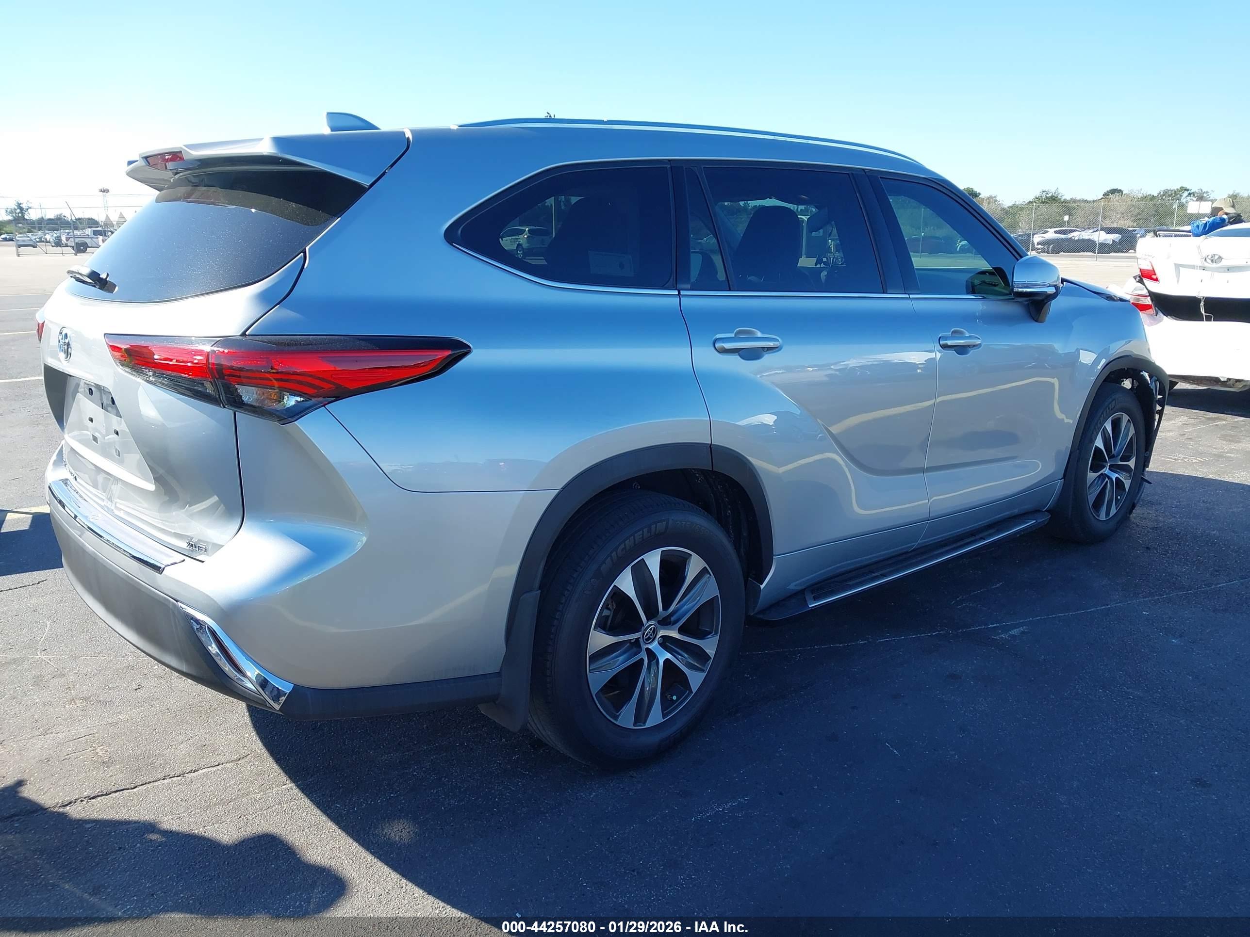 TOYOTA HIGHLANDER image 4