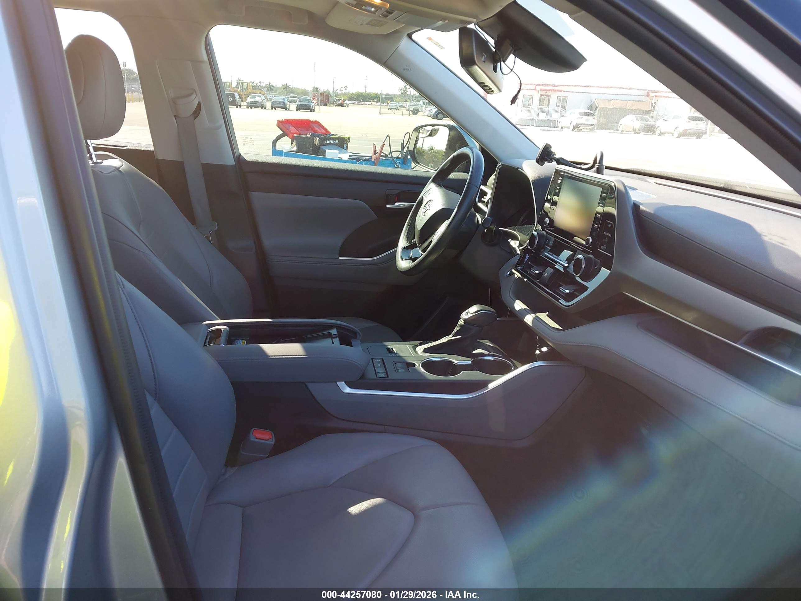 TOYOTA HIGHLANDER image 5