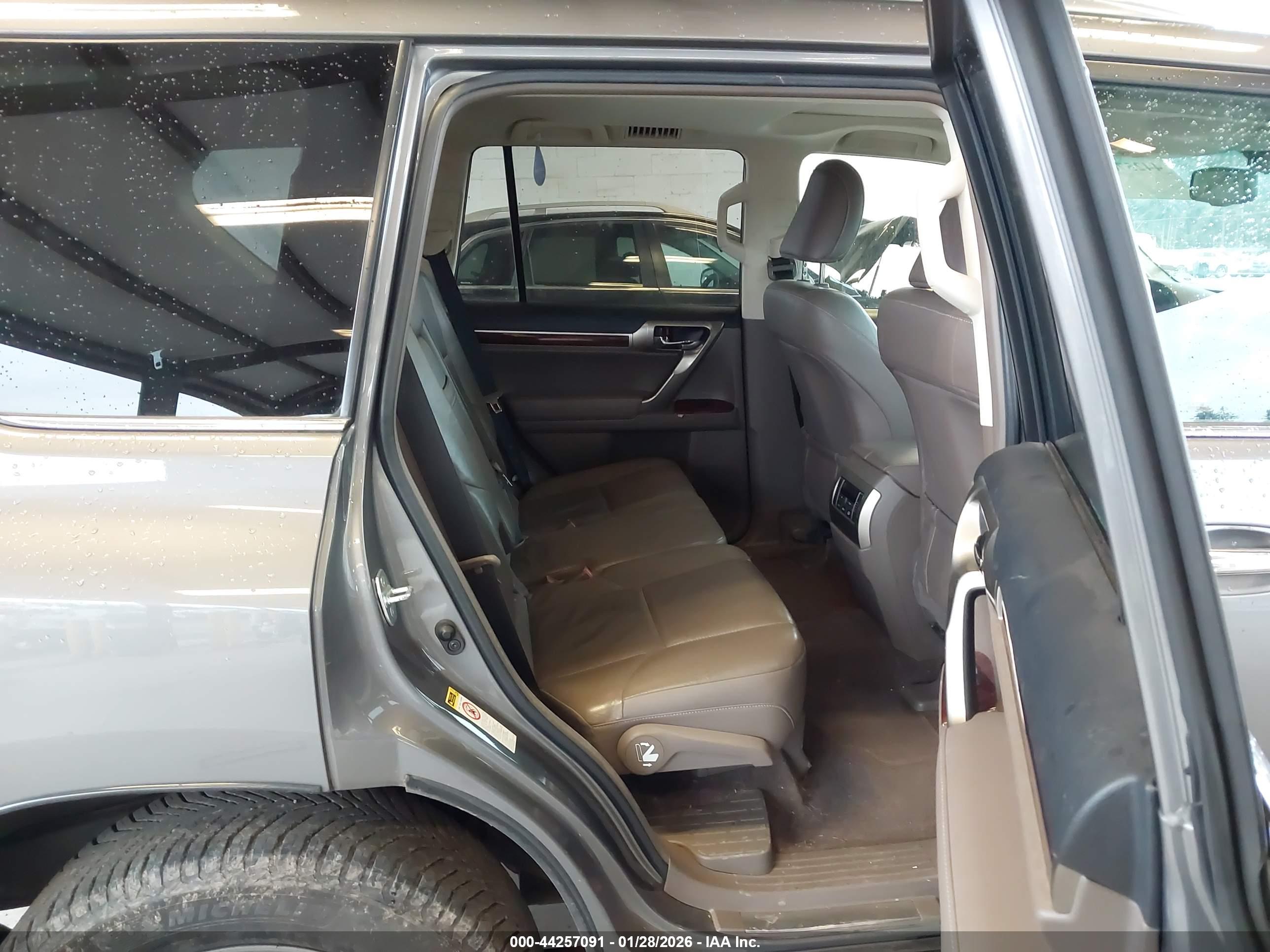 LEXUS GX image 8