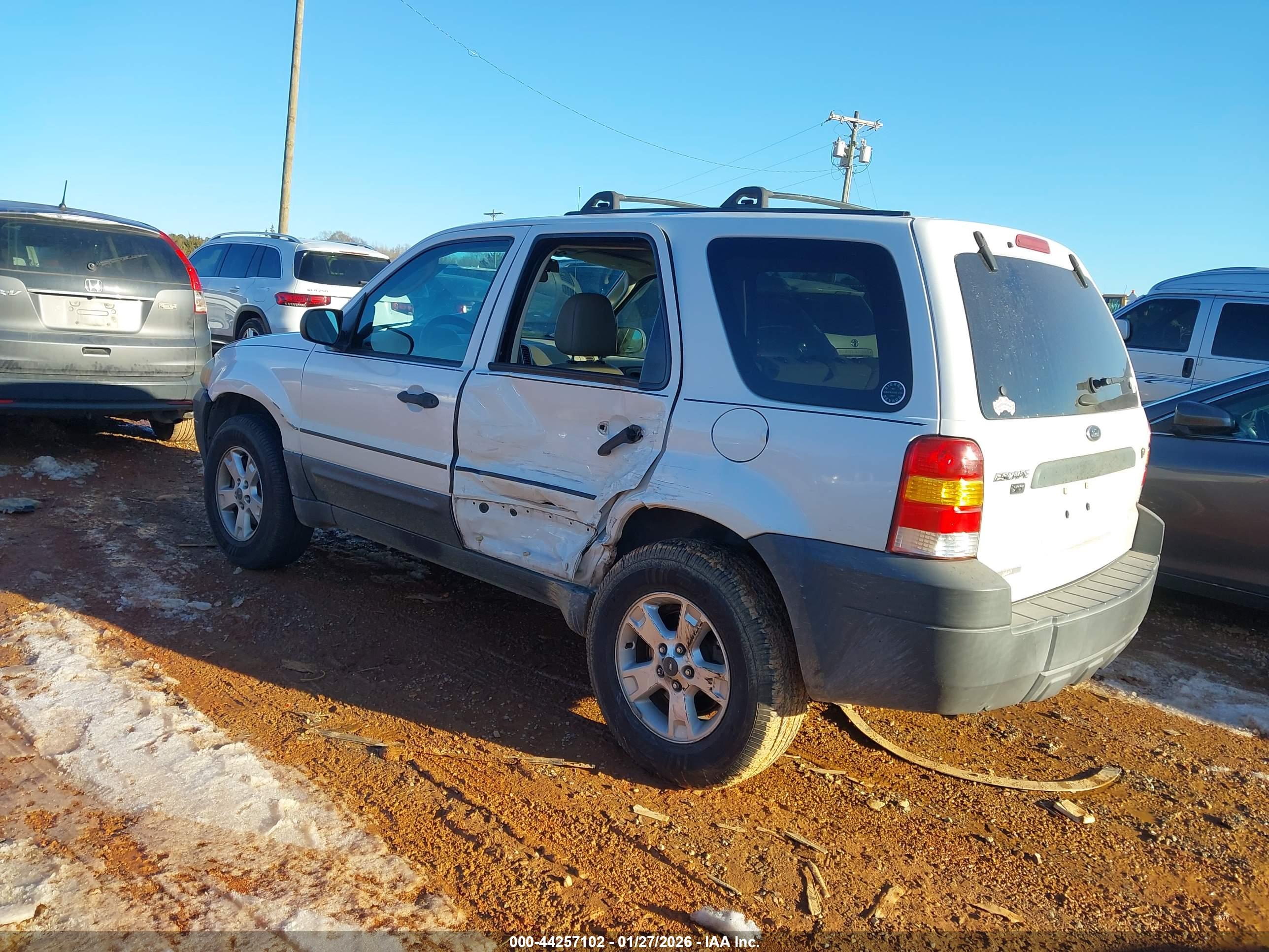 FORD ESCAPE image 3