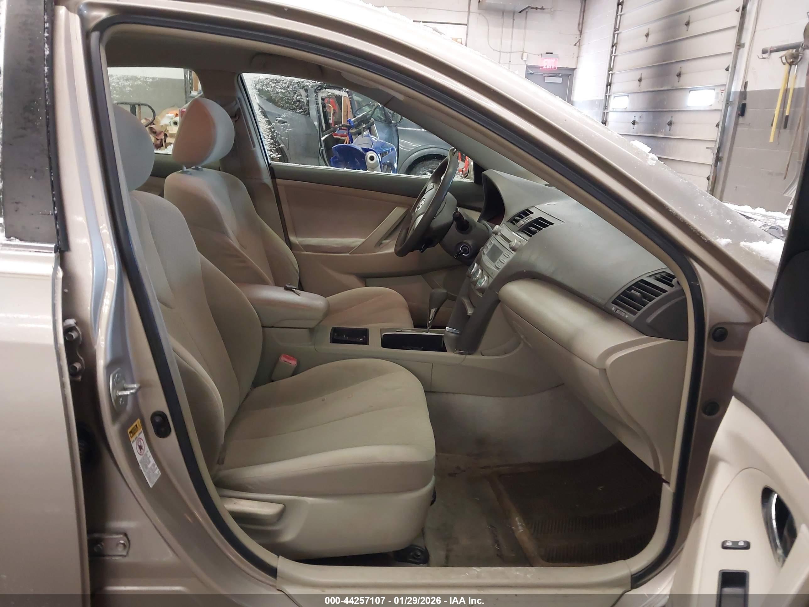 TOYOTA CAMRY image 5