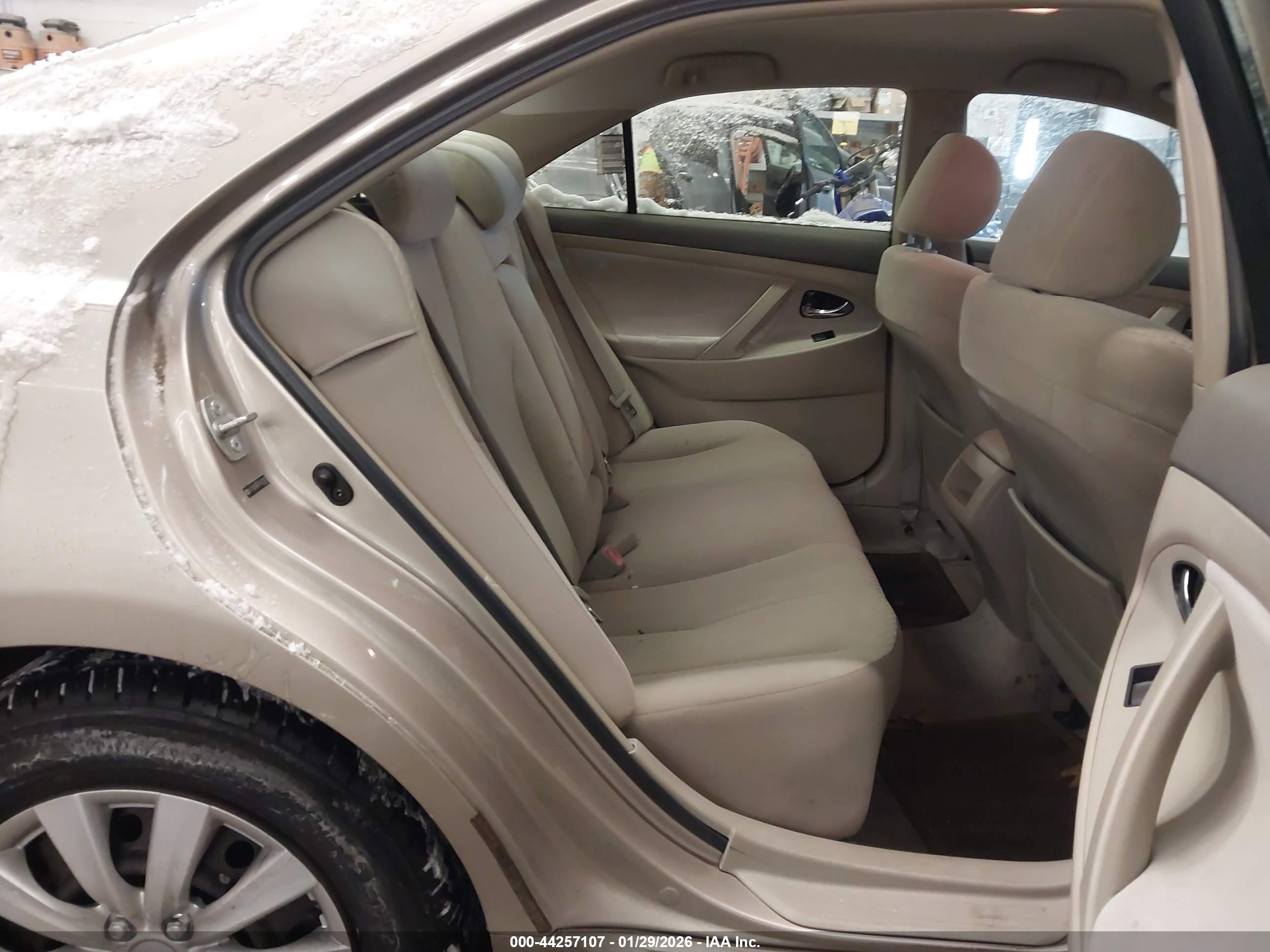 TOYOTA CAMRY image 8