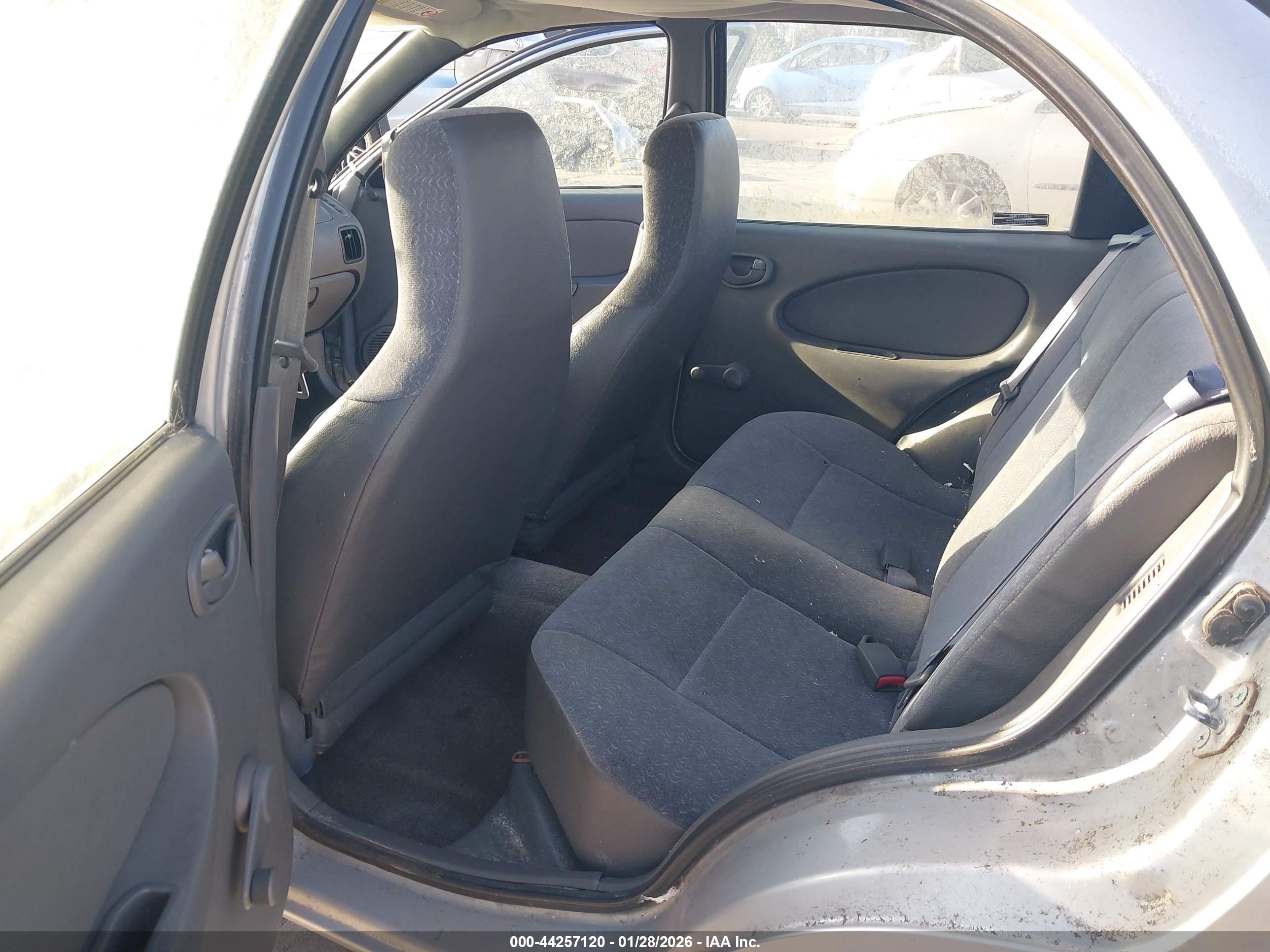 CHEVROLET METRO image 8