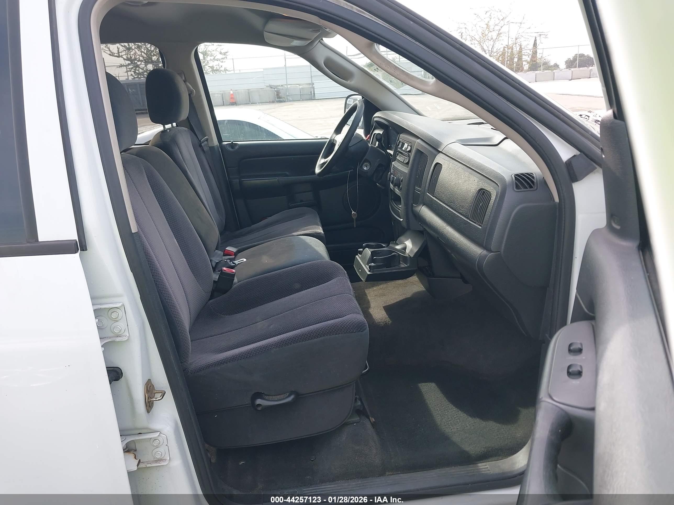 DODGE RAM image 5