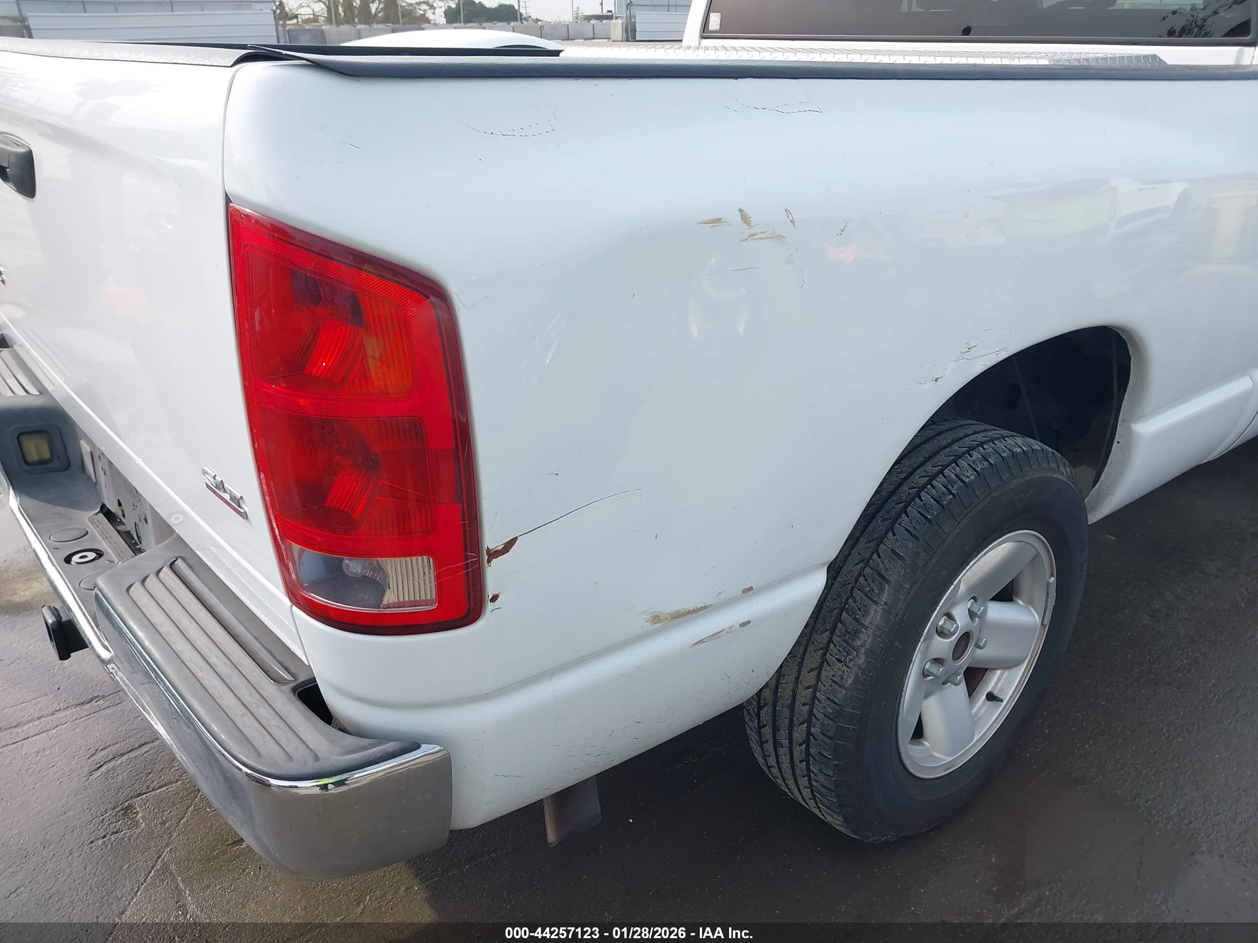 DODGE RAM image 6