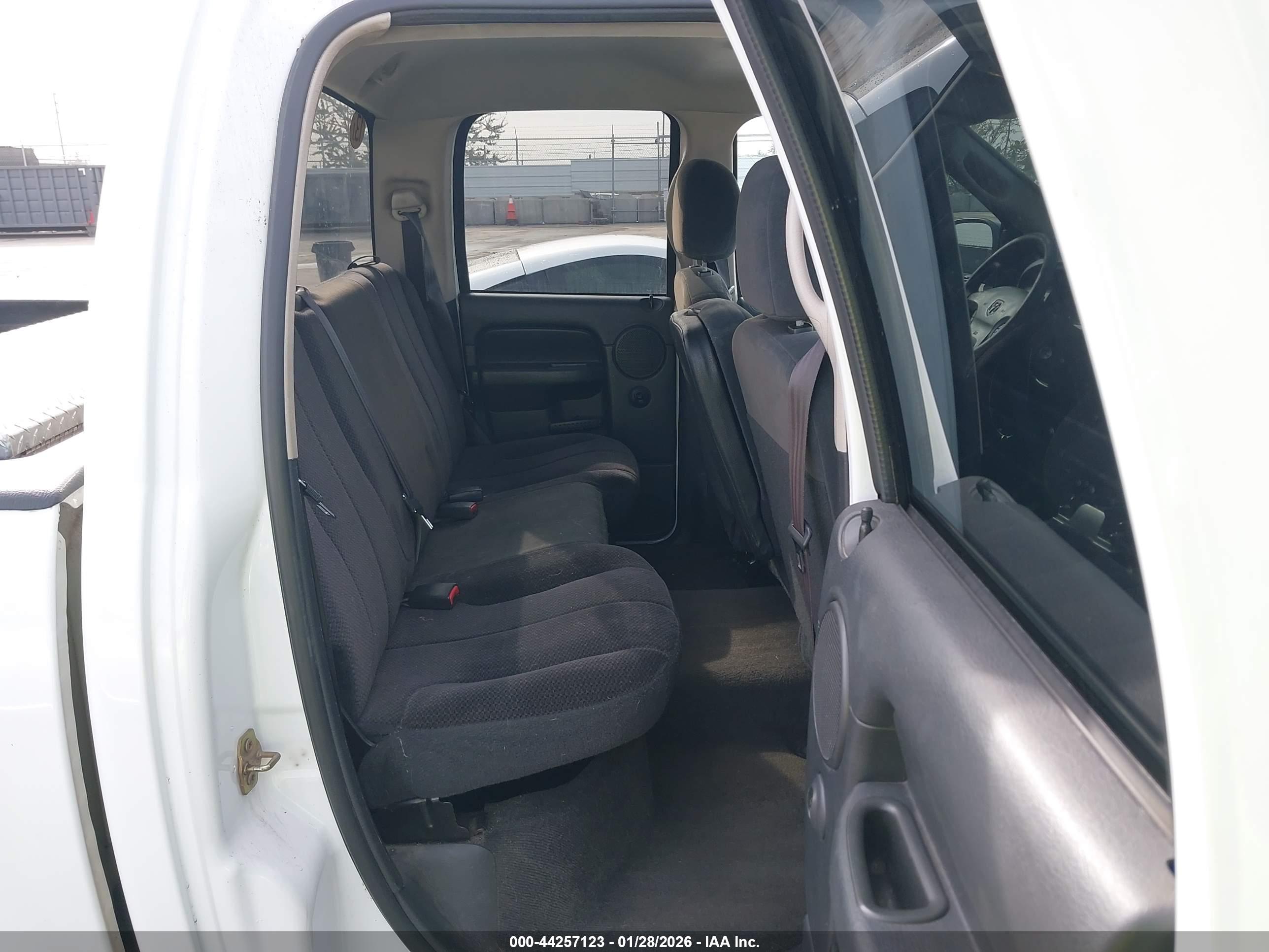 DODGE RAM image 8