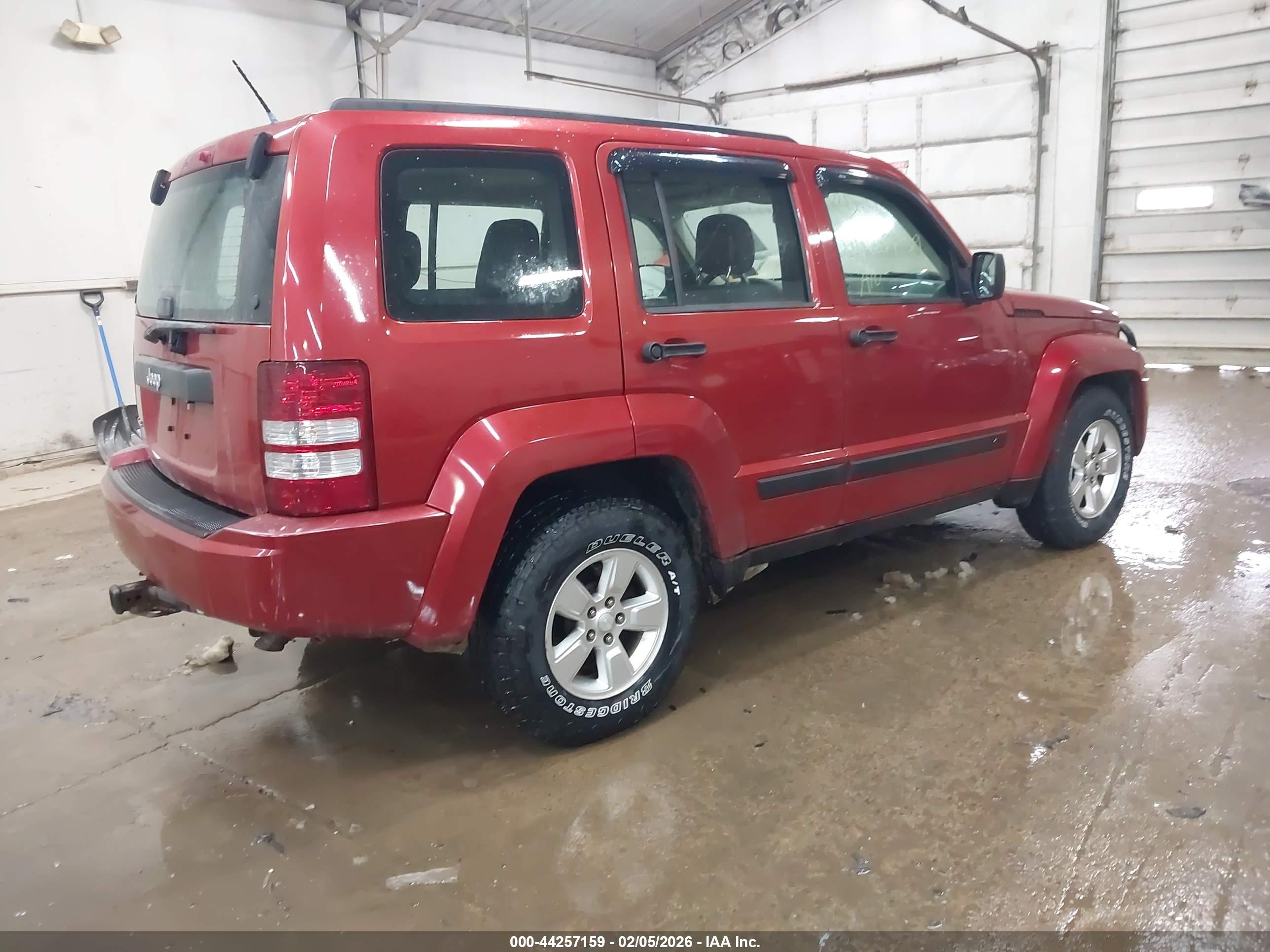 JEEP LIBERTY image 4