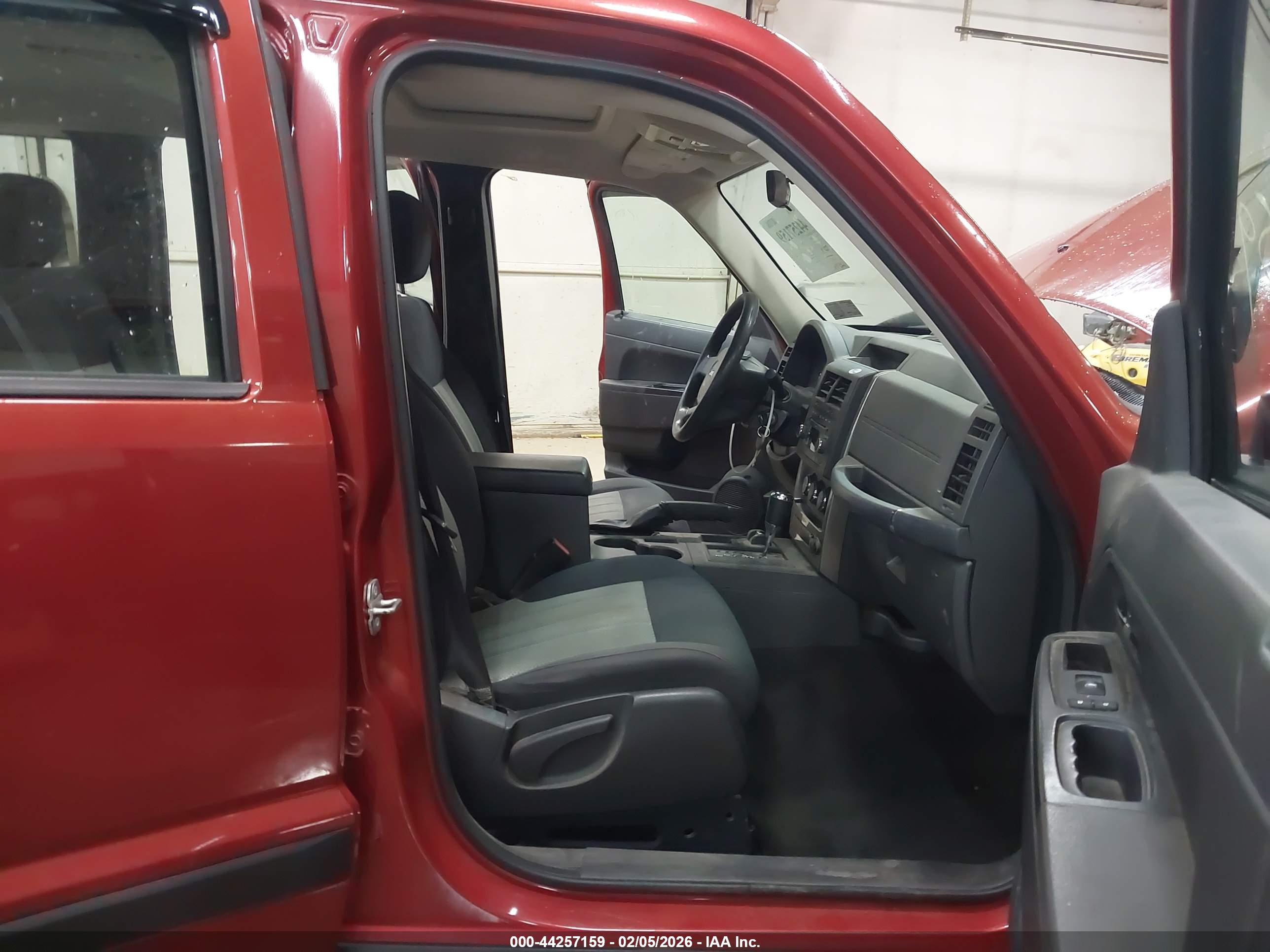 JEEP LIBERTY image 5