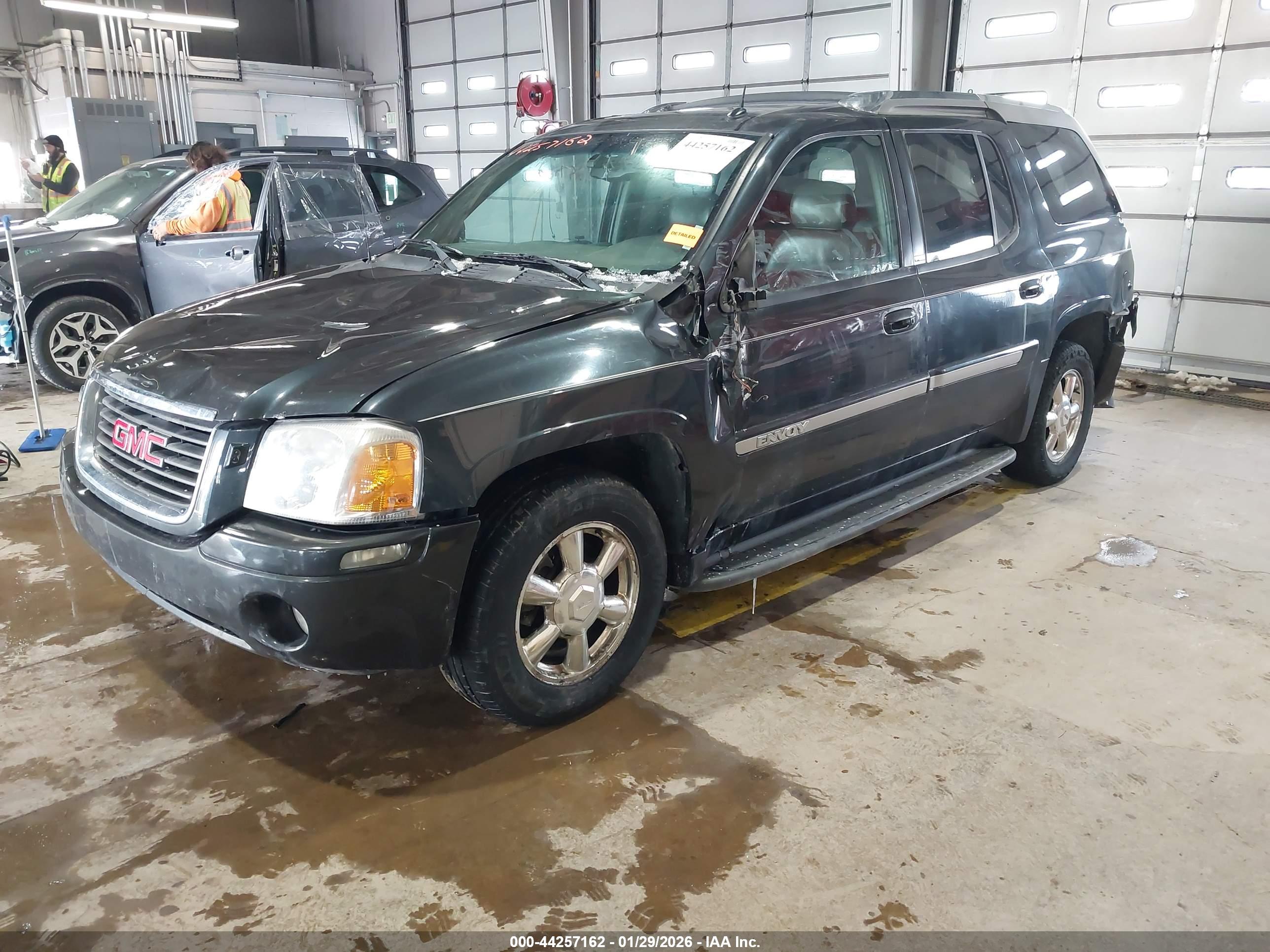 GMC ENVOY image 2