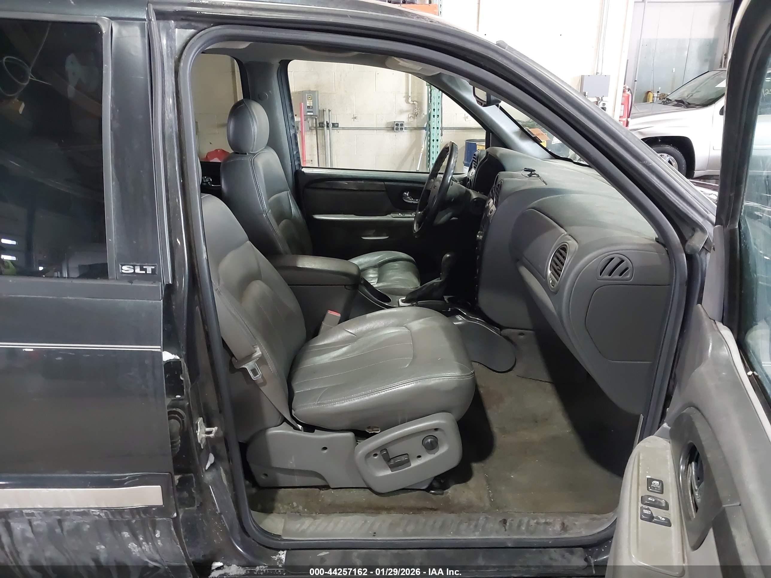 GMC ENVOY image 5