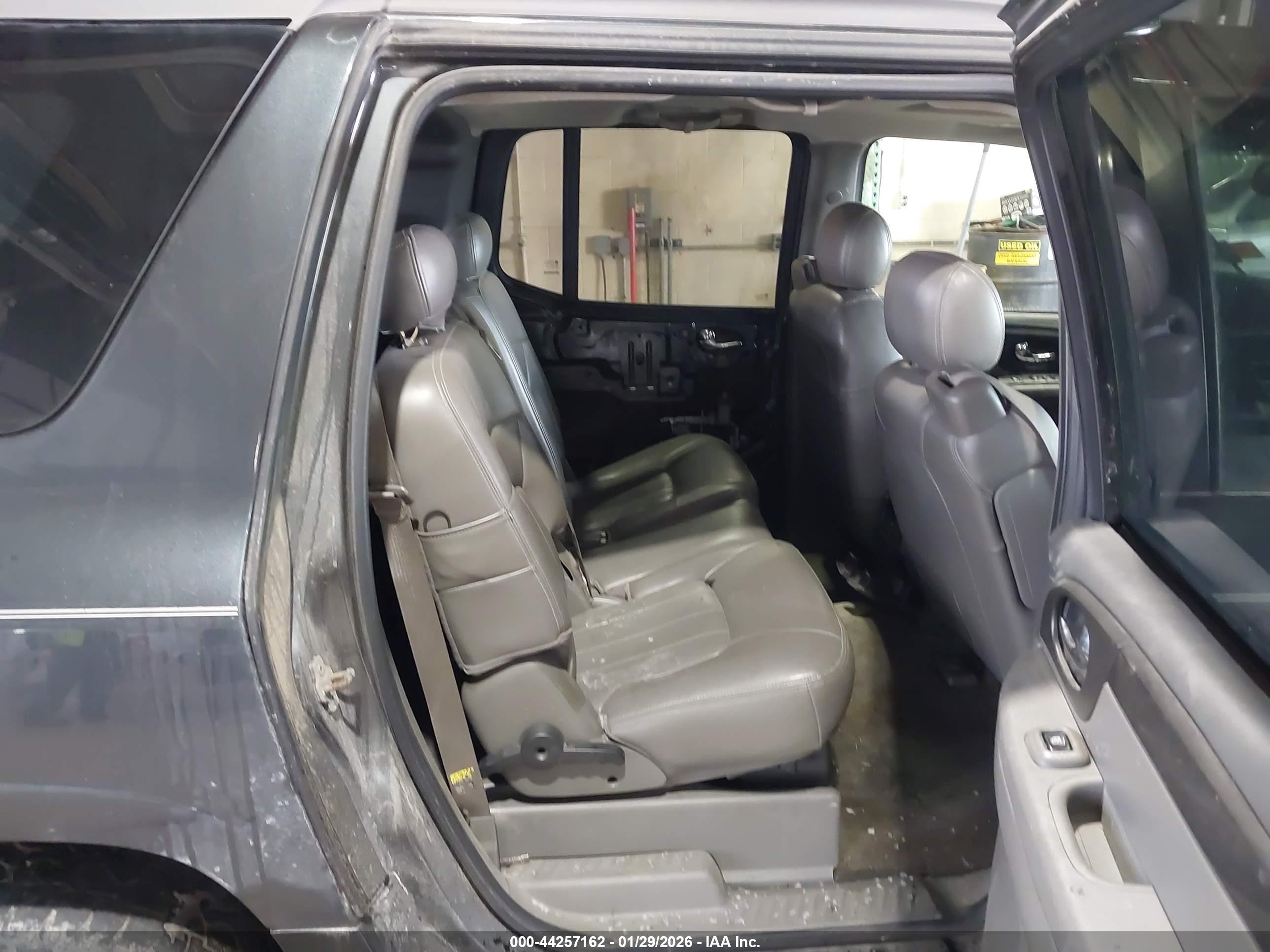 GMC ENVOY image 8