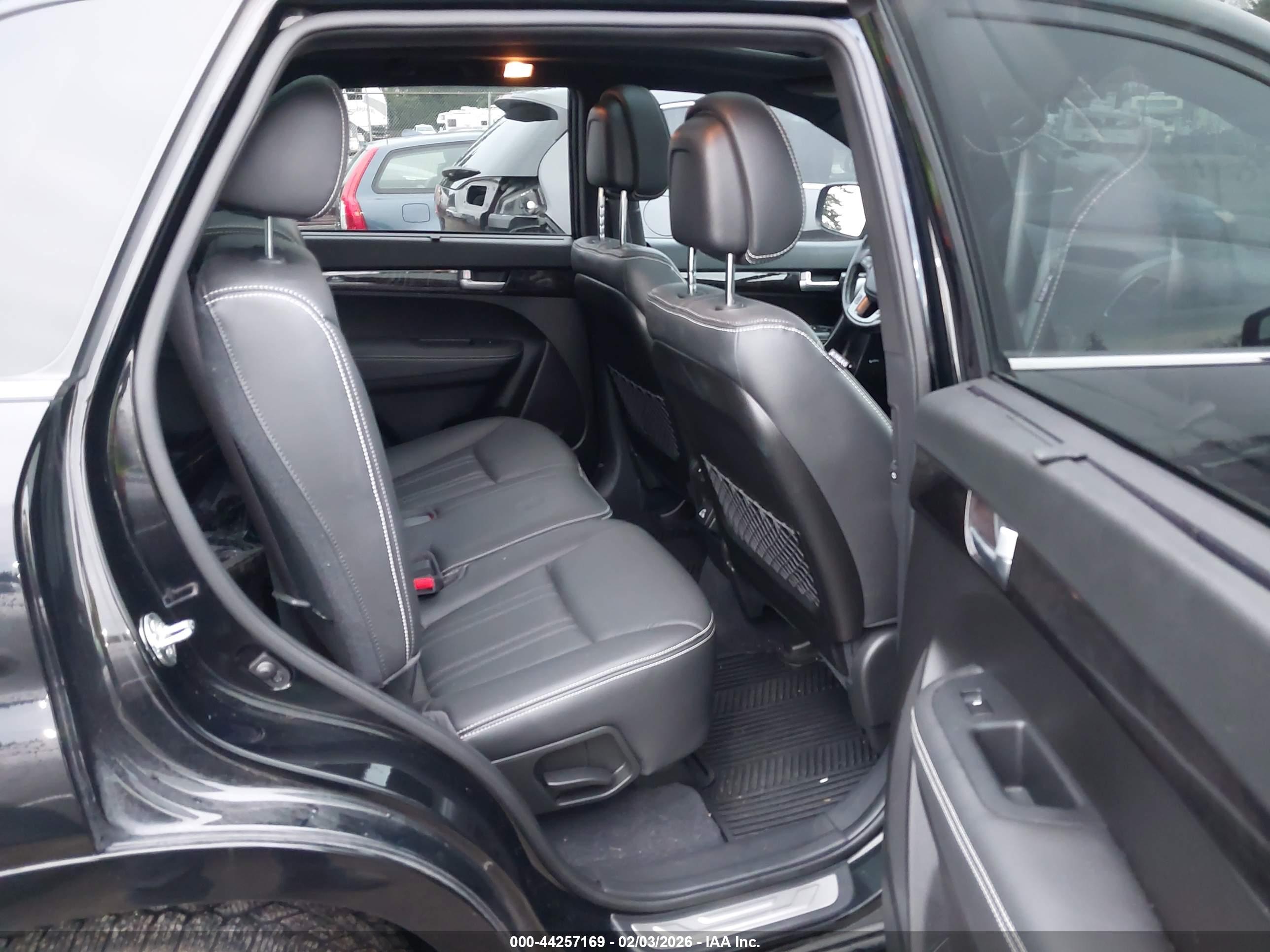 KIA SORENTO image 8