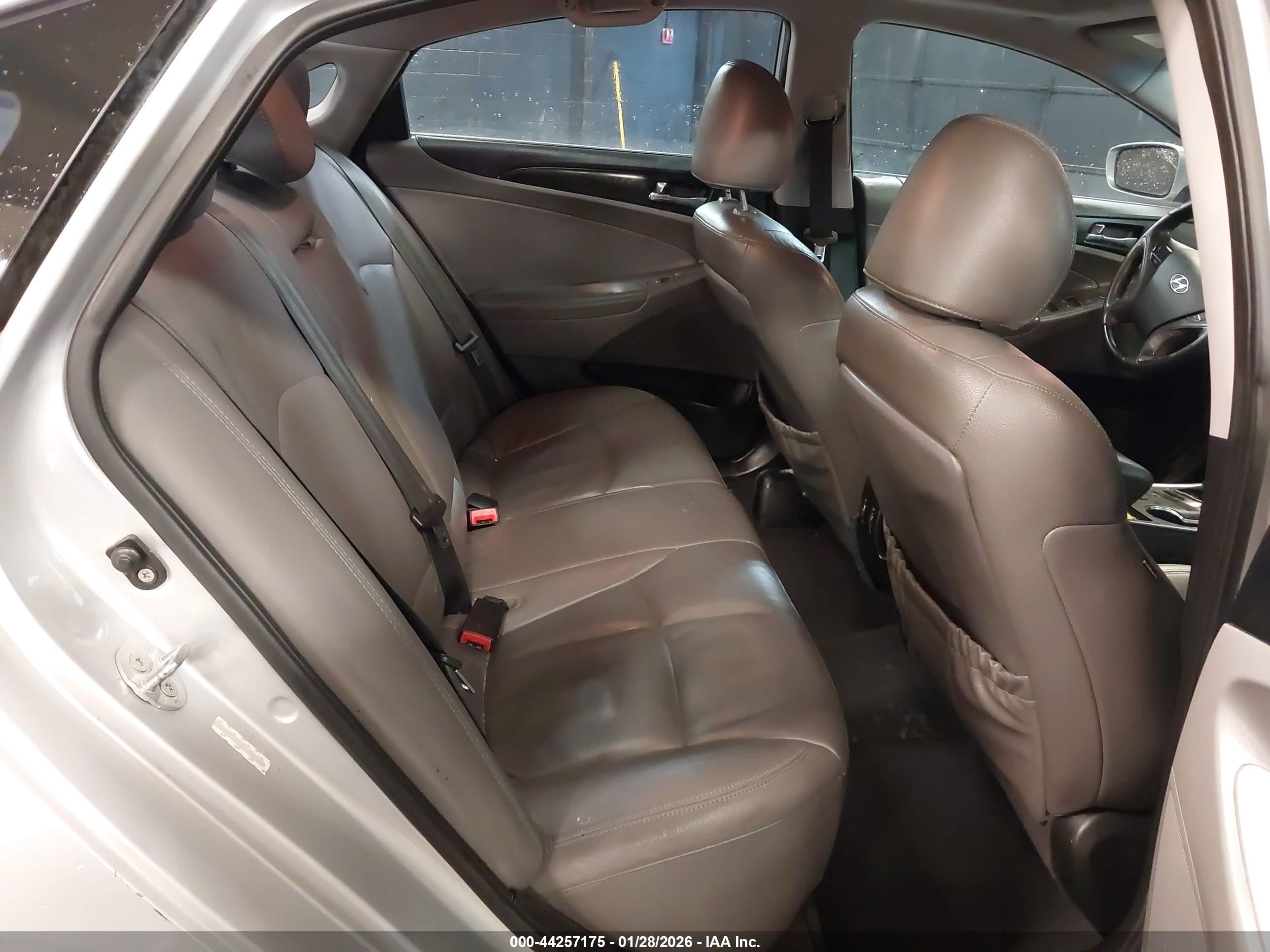 HYUNDAI SONATA image 8