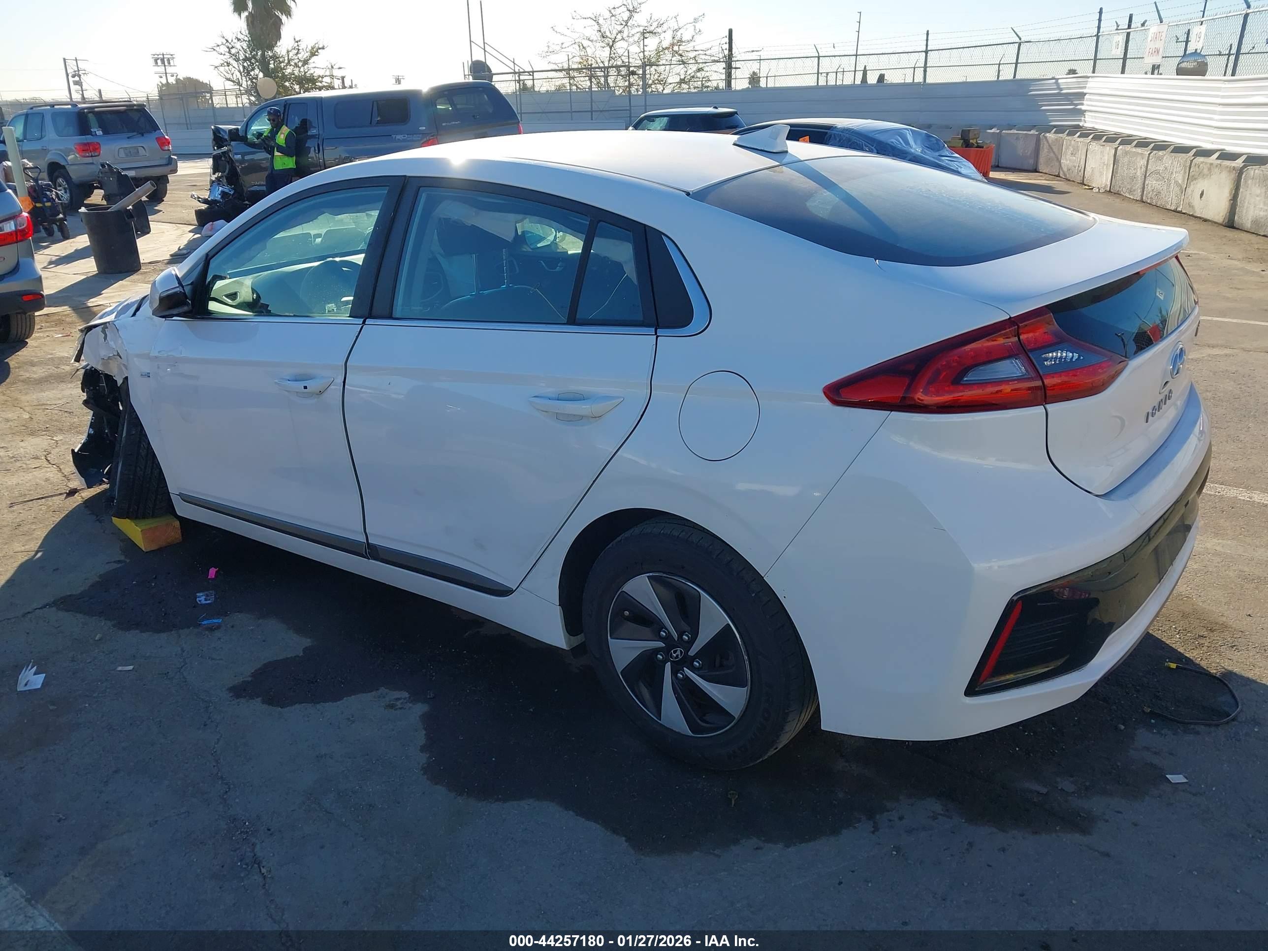 HYUNDAI IONIQ image 3