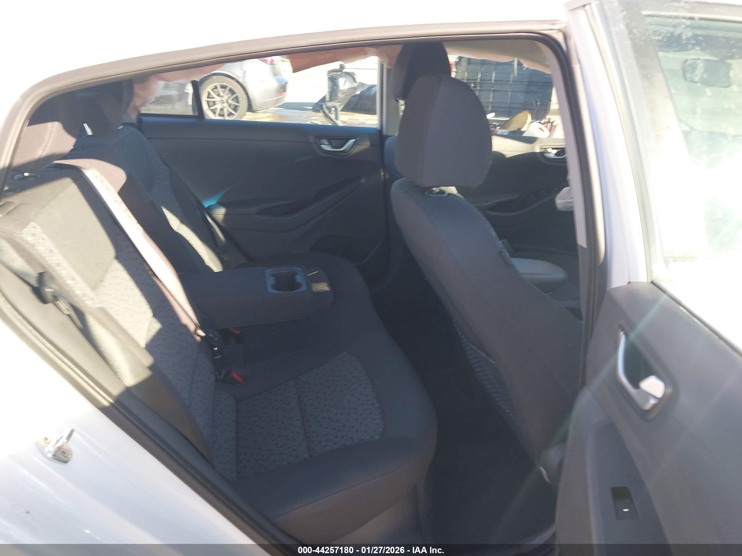 HYUNDAI IONIQ image 8