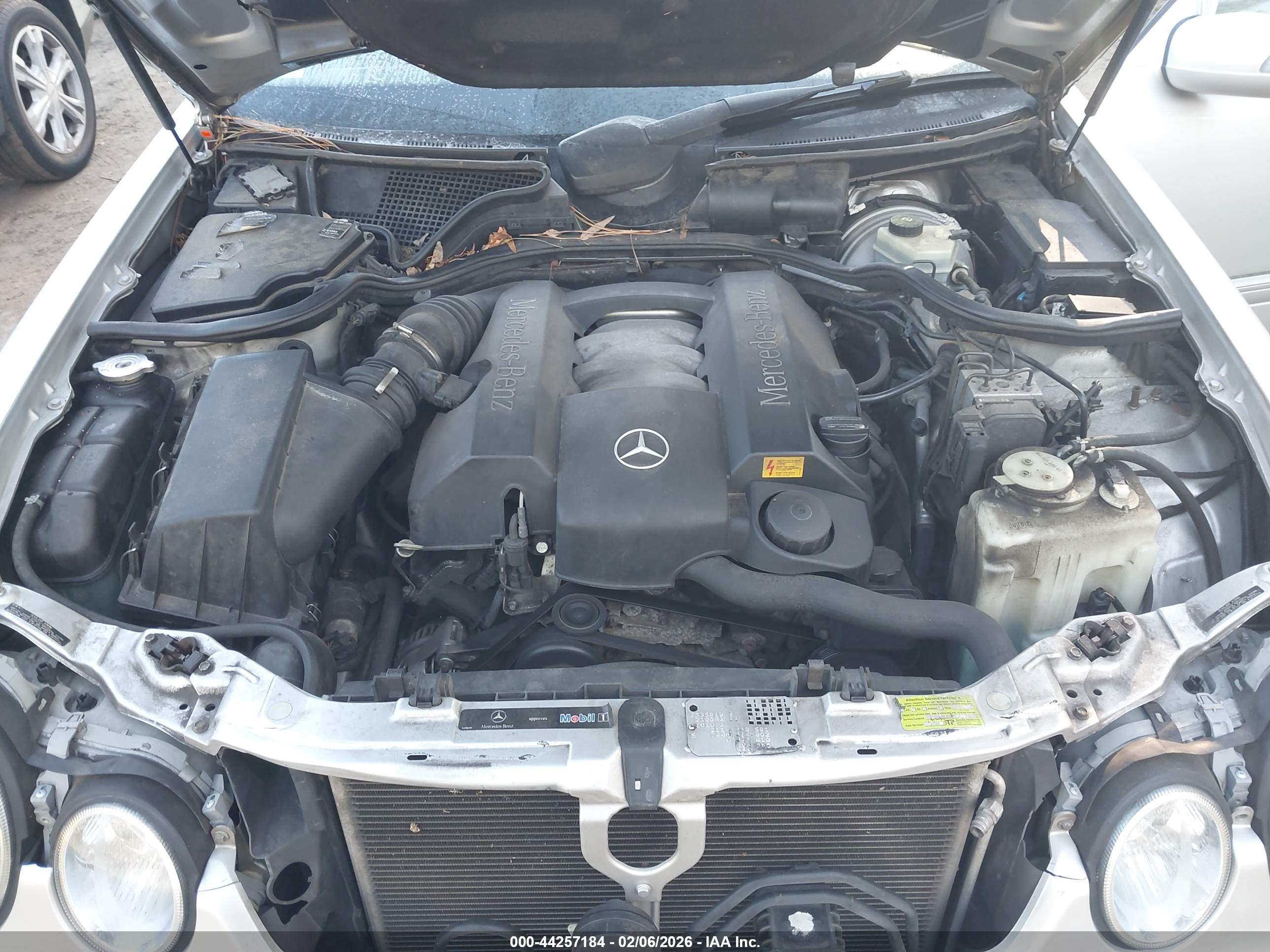 MERCEDES-BENZ E image 10